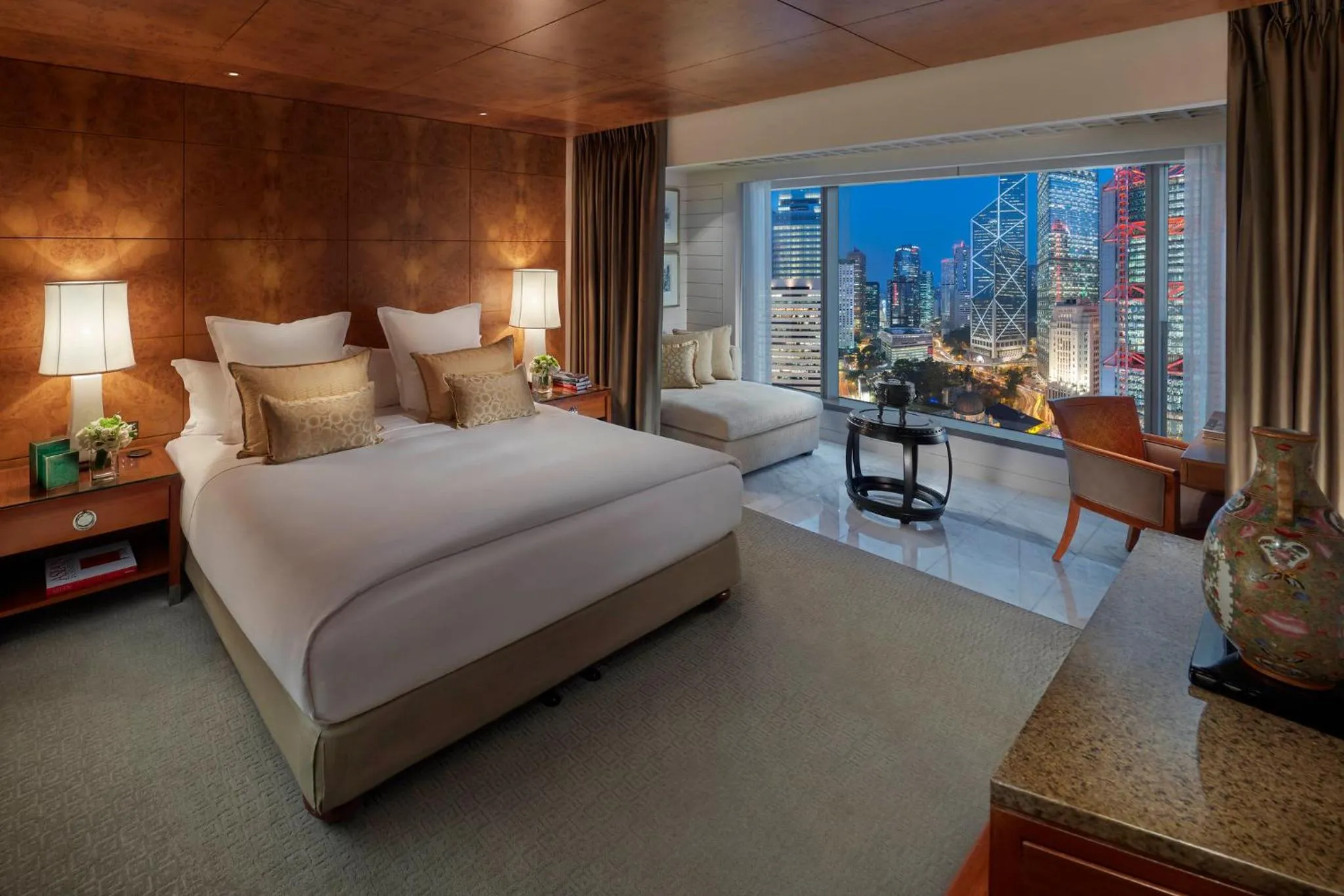 Bedroom, Bed in Mandarin Oriental, Hong Kong