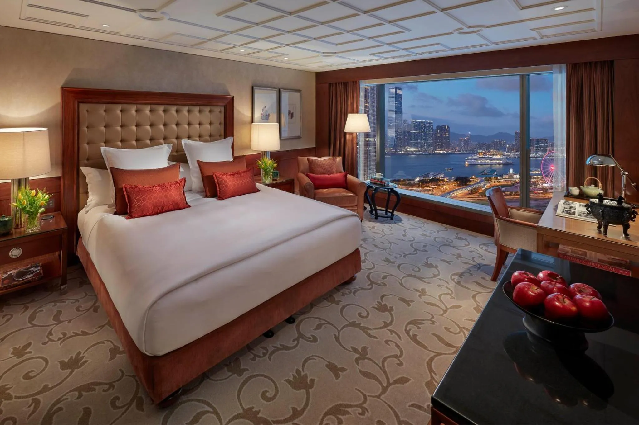 Bedroom, Bed in Mandarin Oriental, Hong Kong