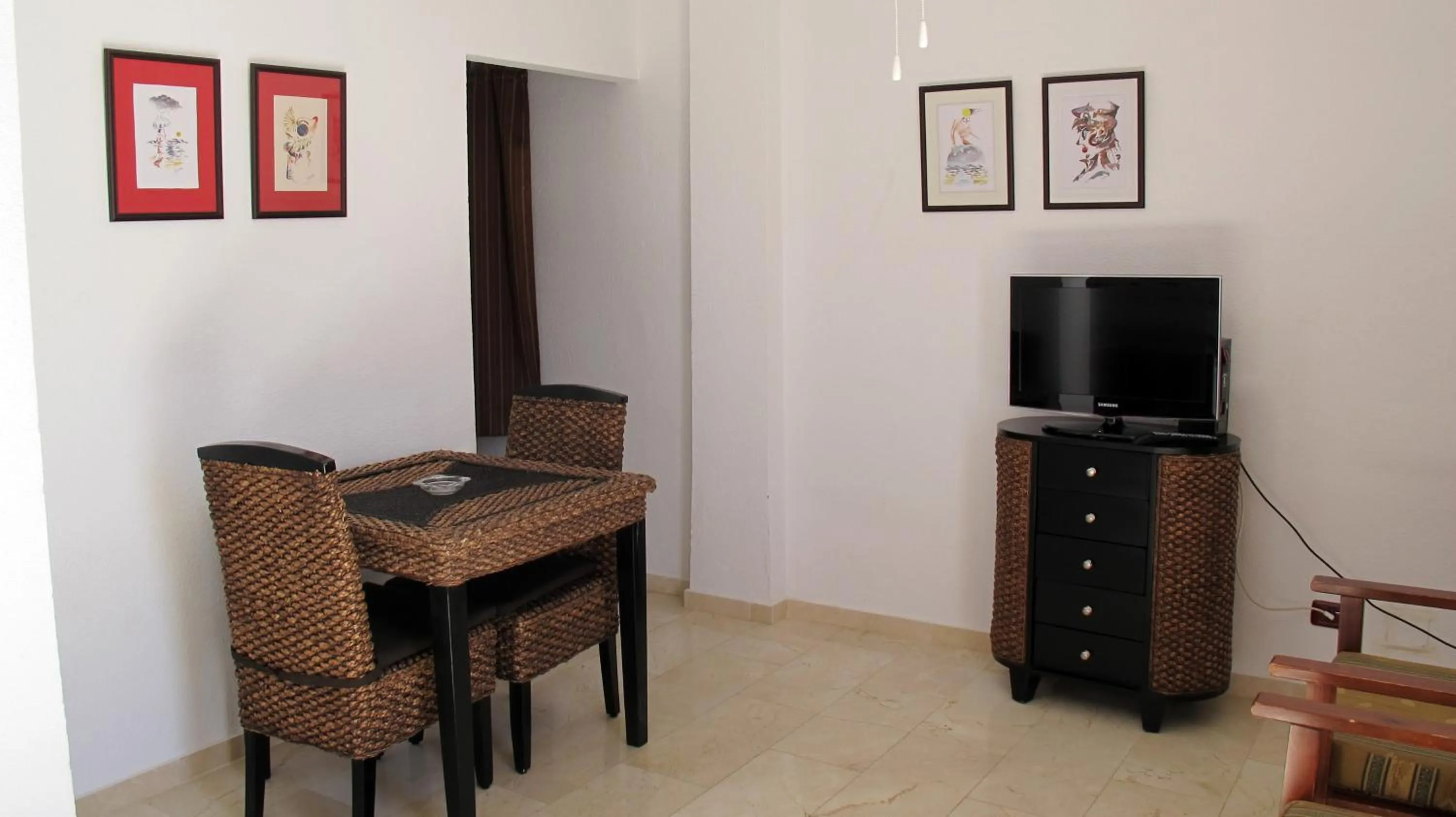 TV and multimedia in Bungalows Rebecca Park