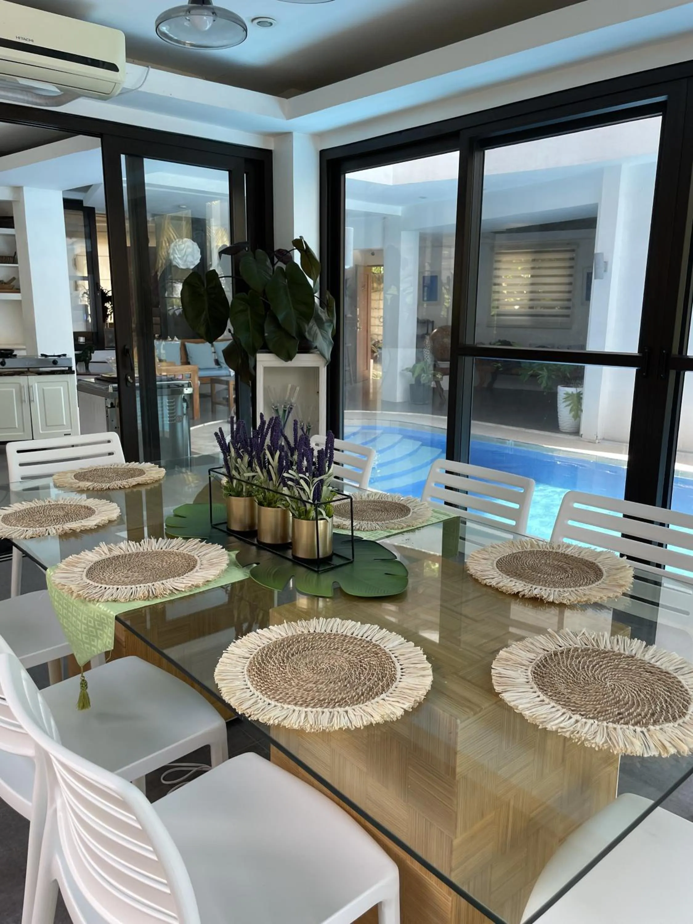 Food and drinks in The Whitehouse by the Sea