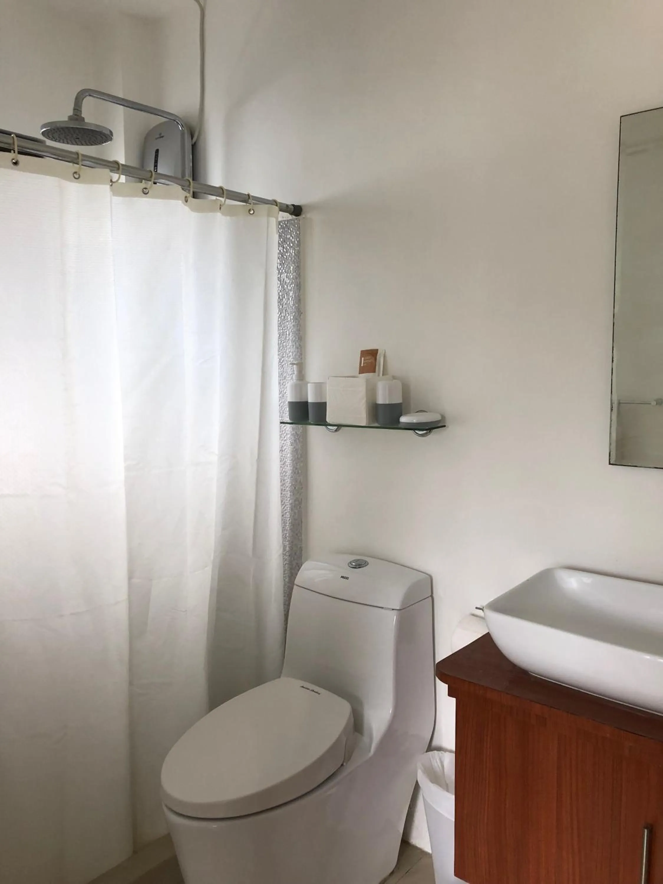 Toilet in The Whitehouse by the Sea