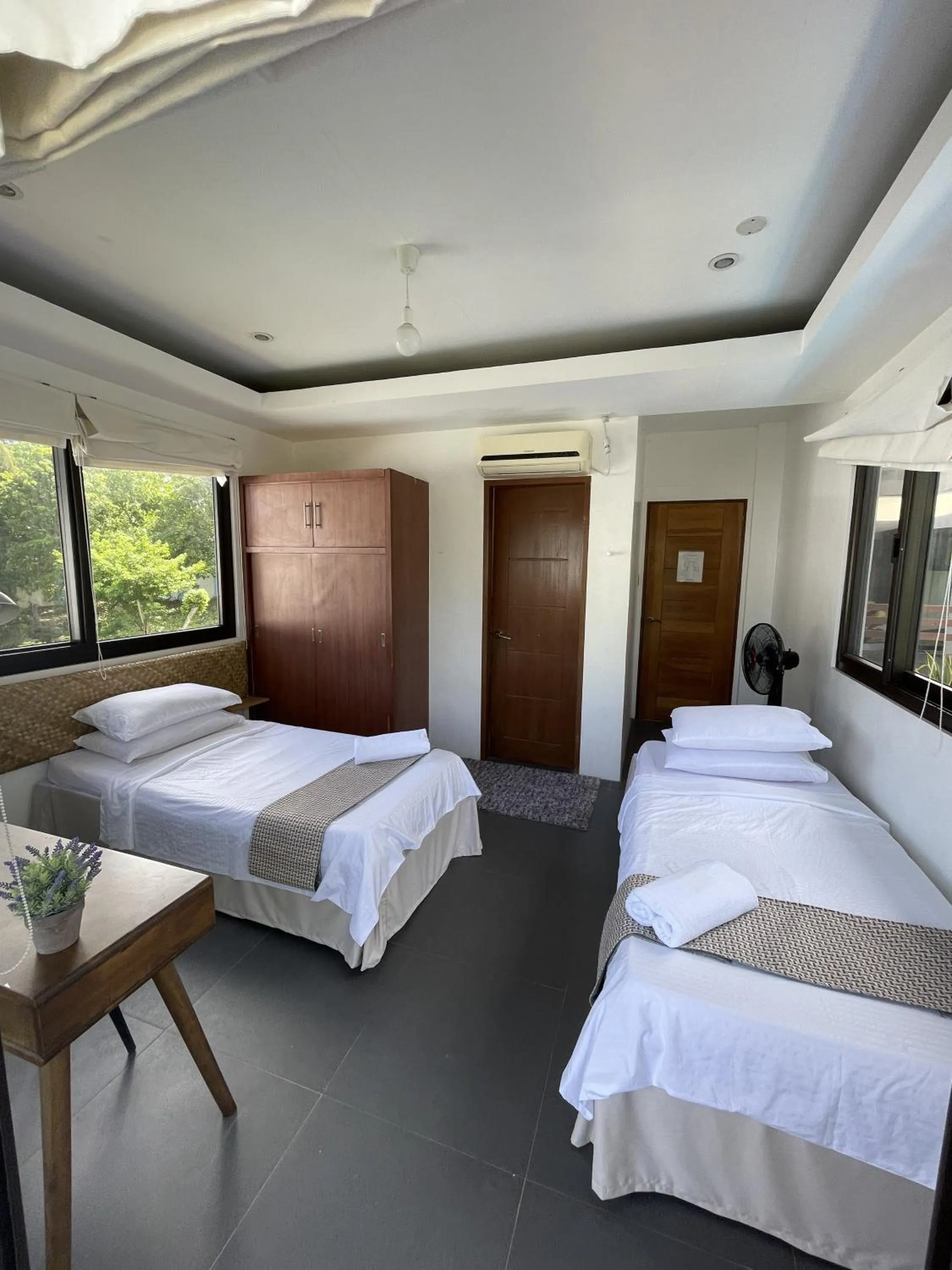 Bed in The Whitehouse by the Sea