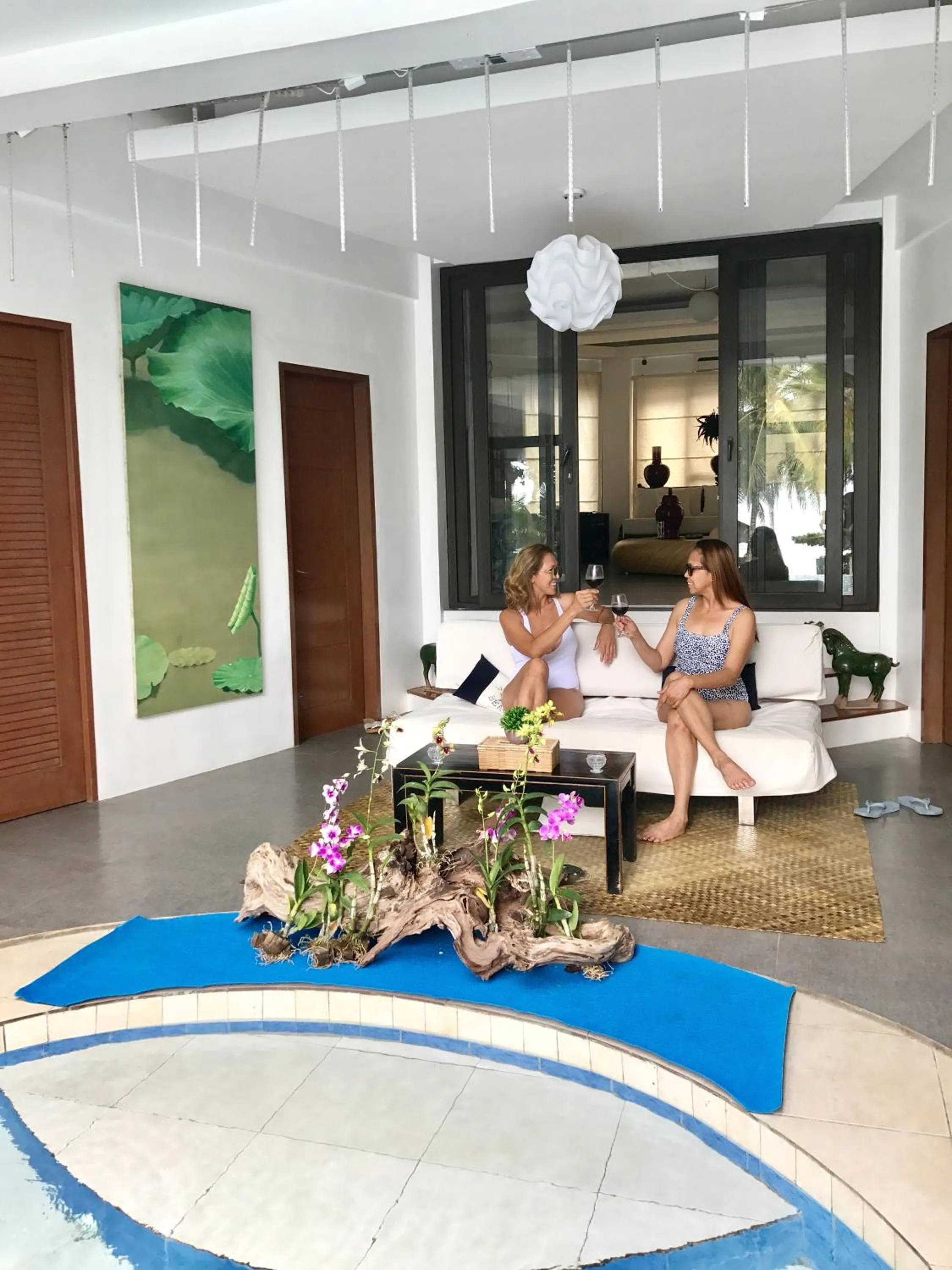 Day in The Whitehouse by the Sea