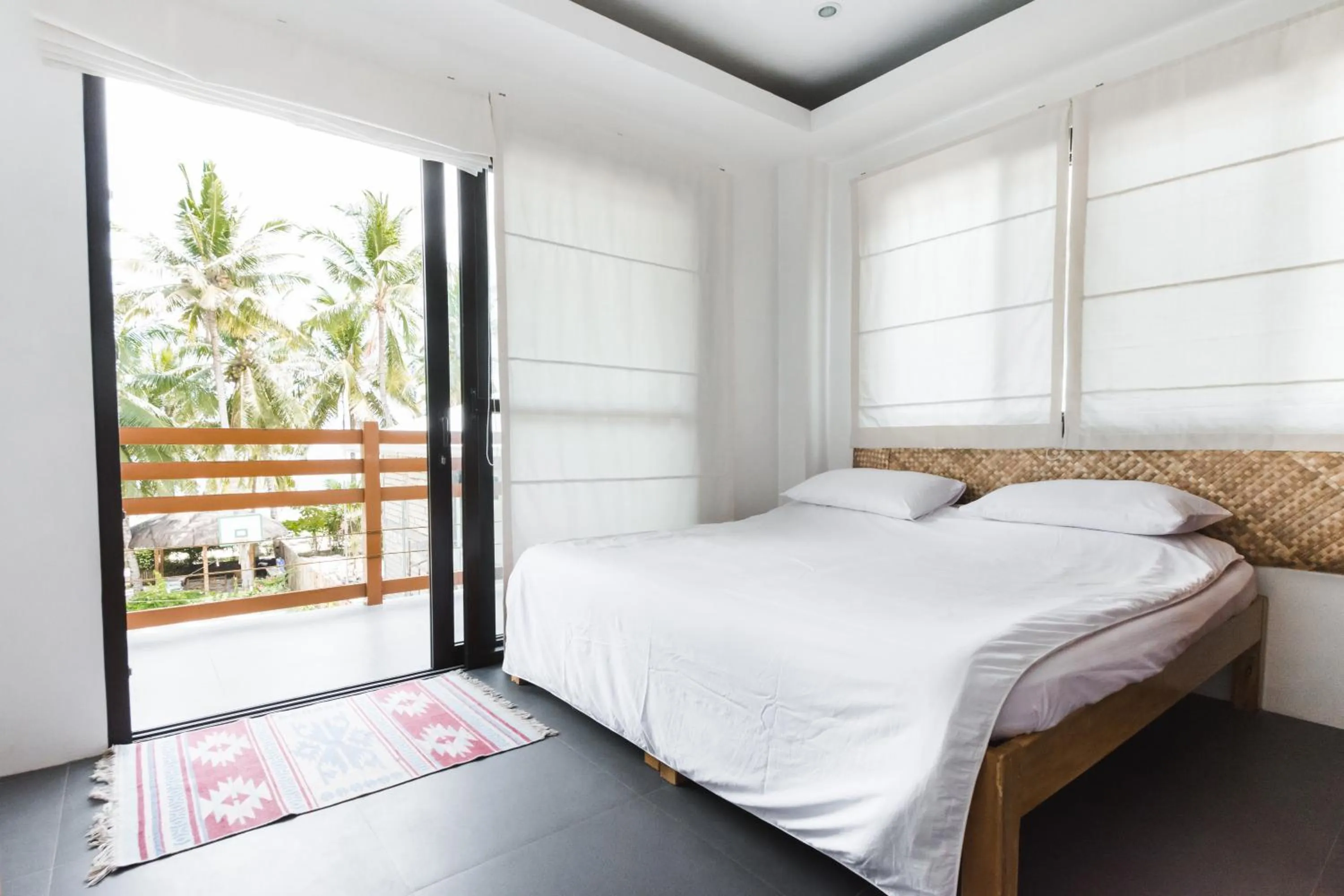 Bed in The Whitehouse by the Sea