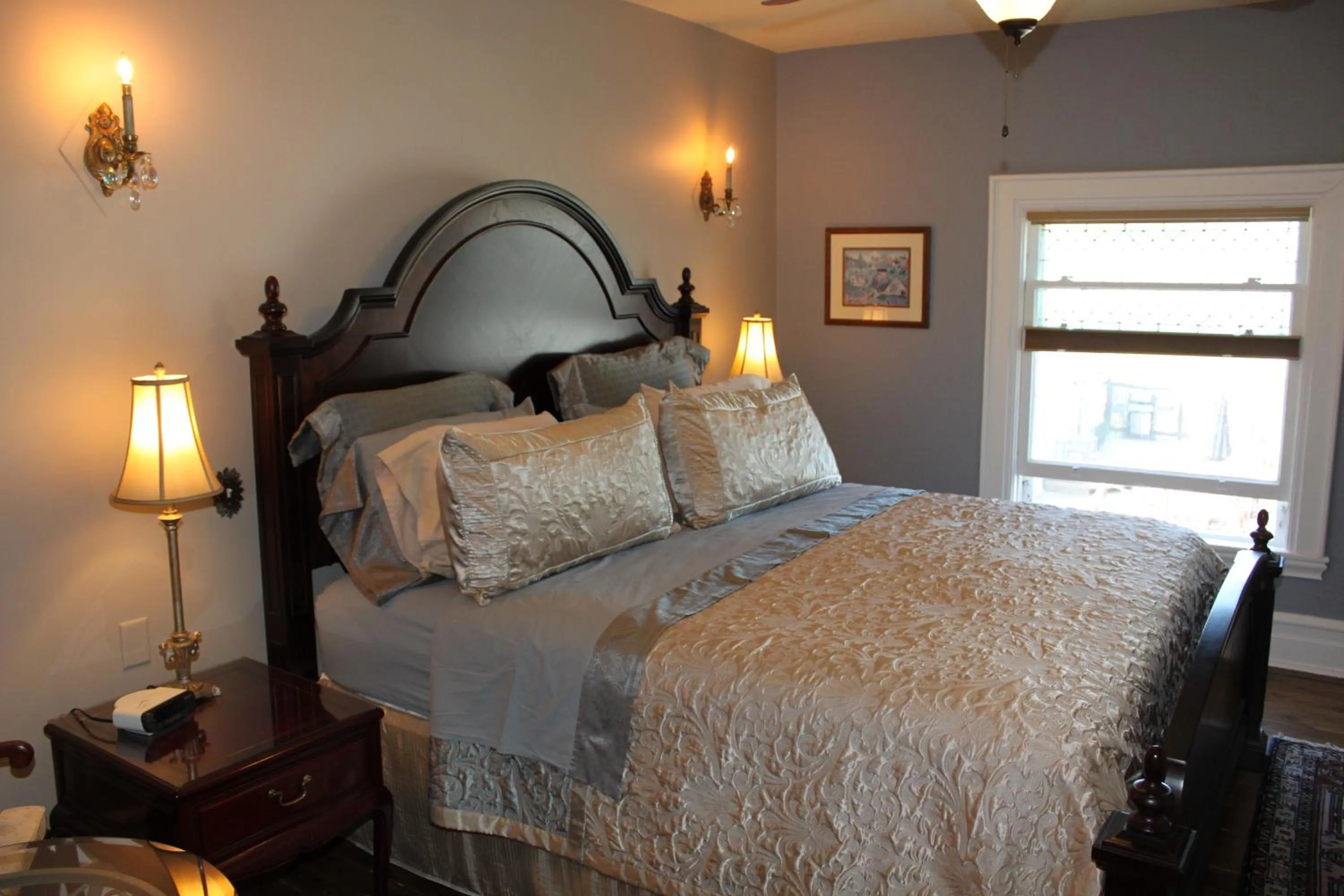 Bed in Green Oaks B&B