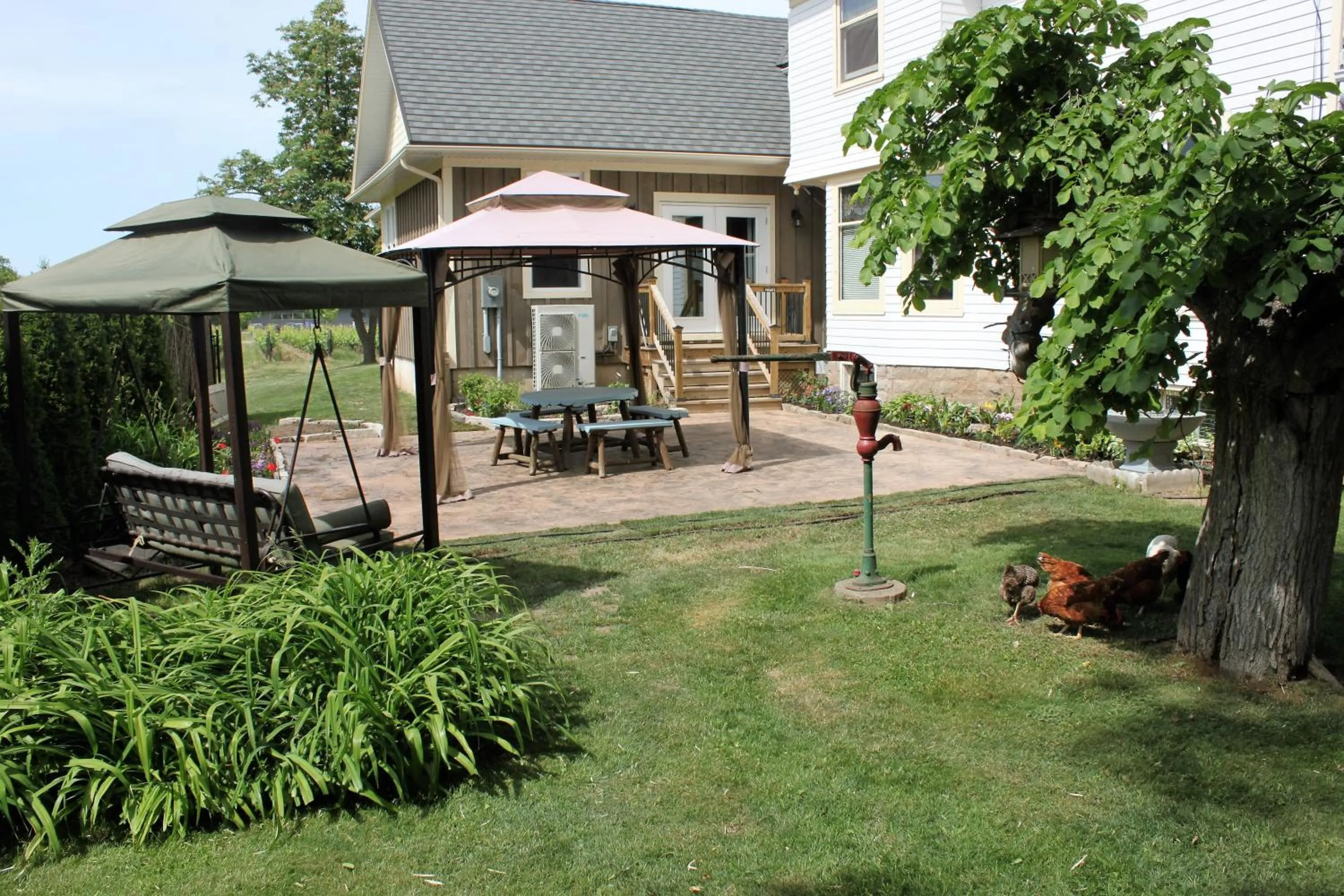 Property building in Green Oaks B&B