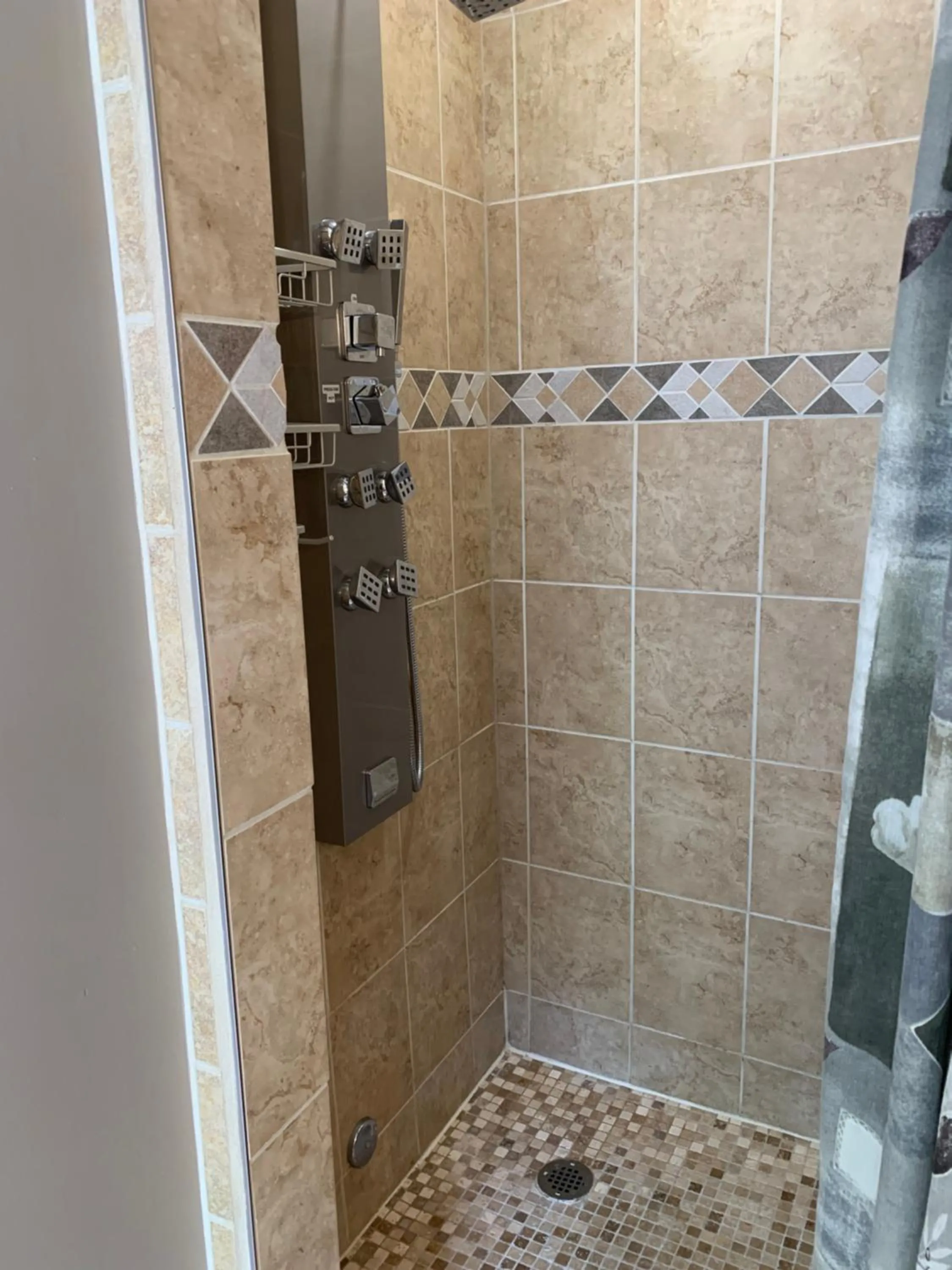 Shower in Green Oaks B&B