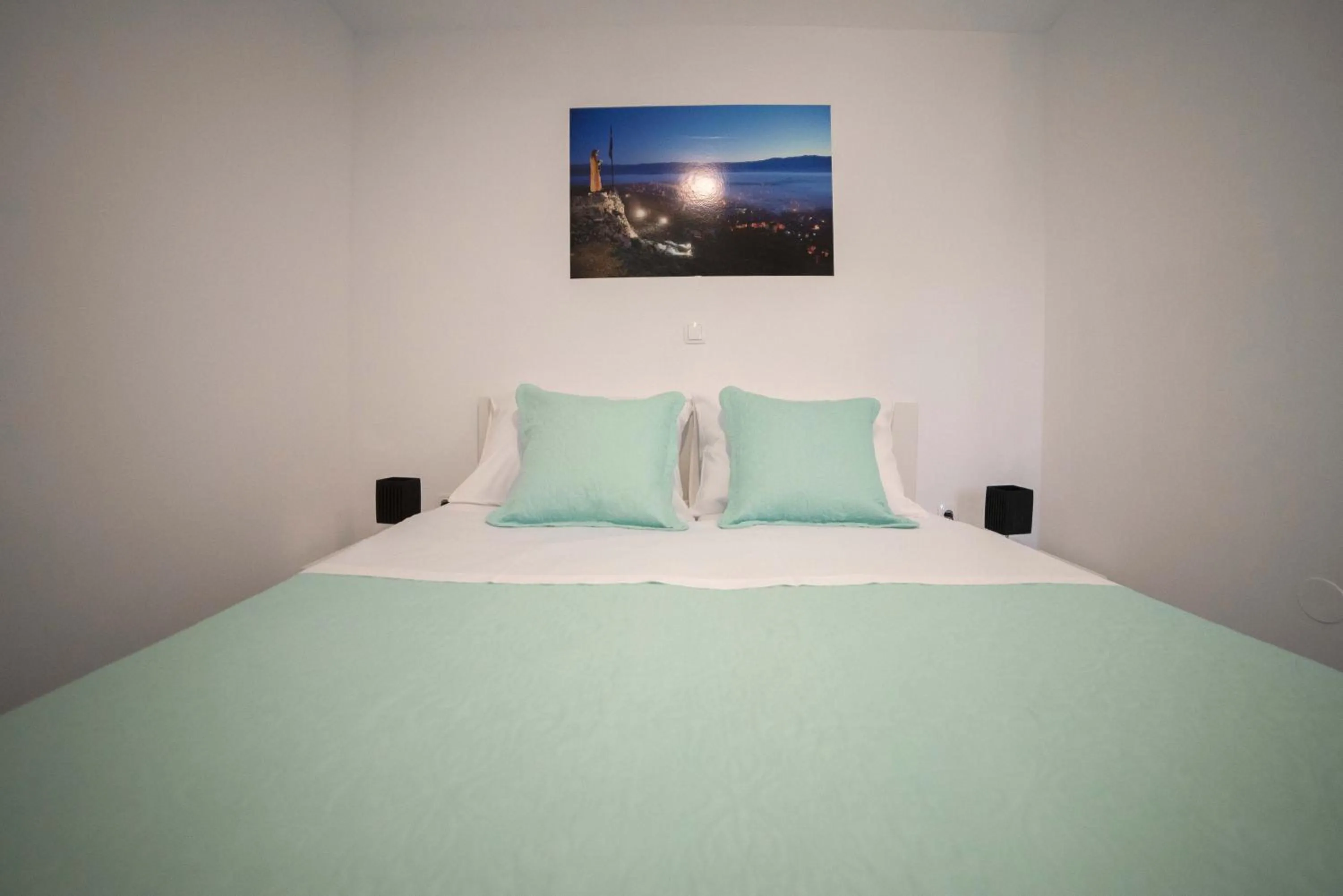 Bed in Luxury apartments Petrovac