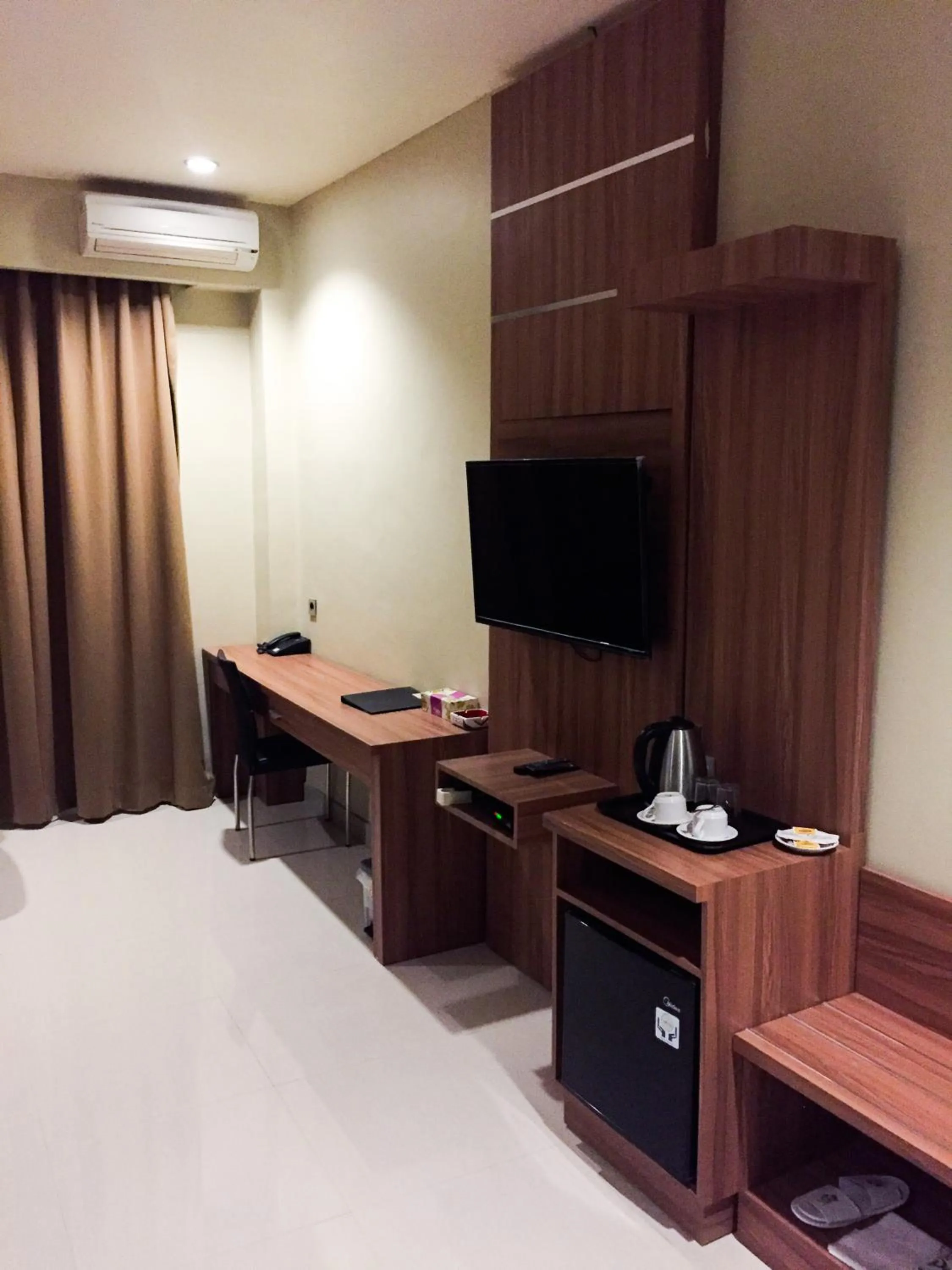 TV and multimedia in Padadita Beach Hotel