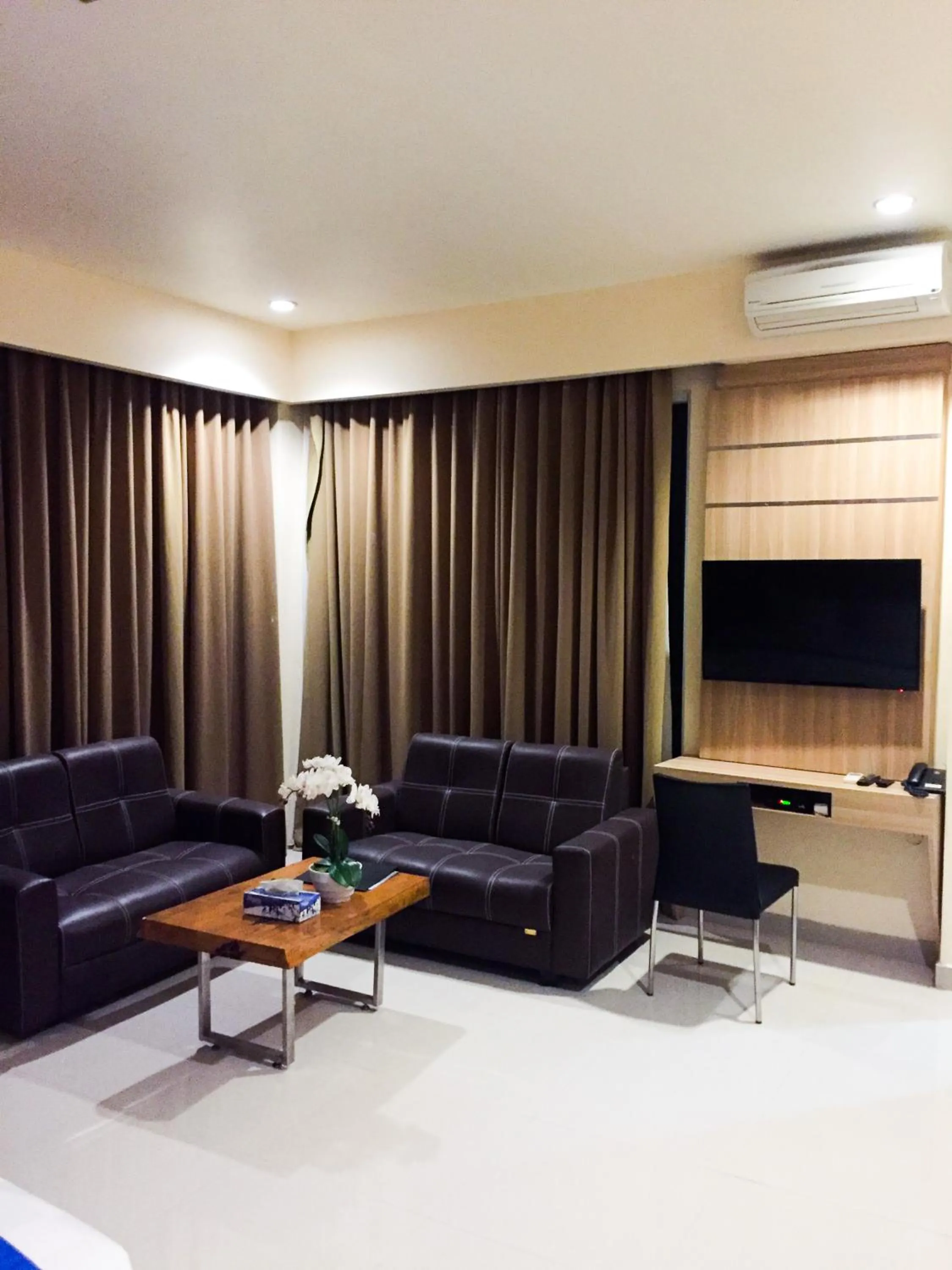 TV and multimedia in Padadita Beach Hotel