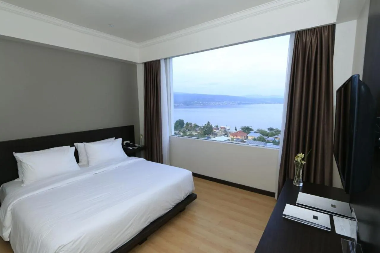View (from property/room), Bed in Hotel Santika Luwuk - Sulawesi Tengah