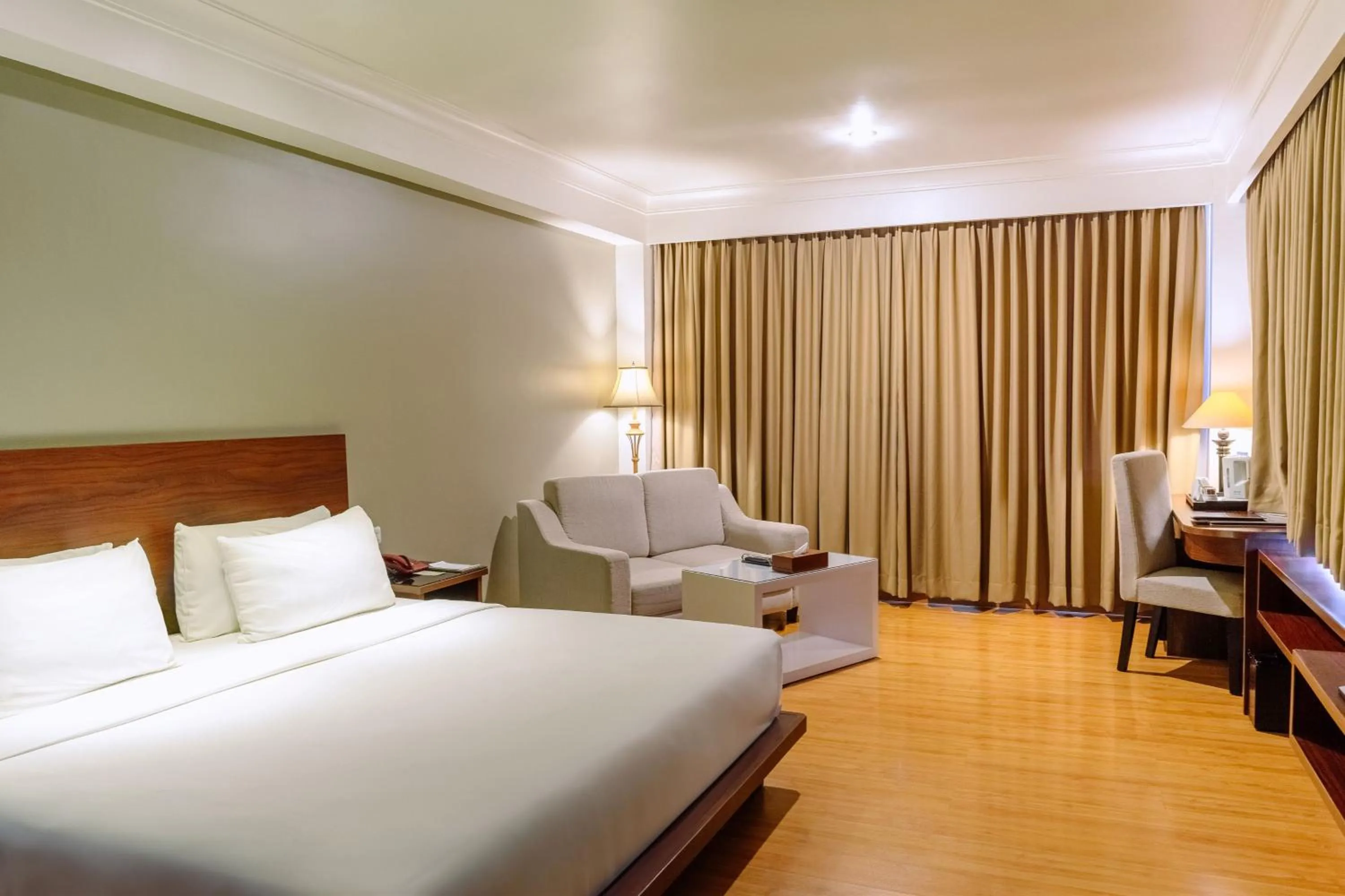 Bedroom, Bed in Hotel Santika Luwuk - Sulawesi Tengah