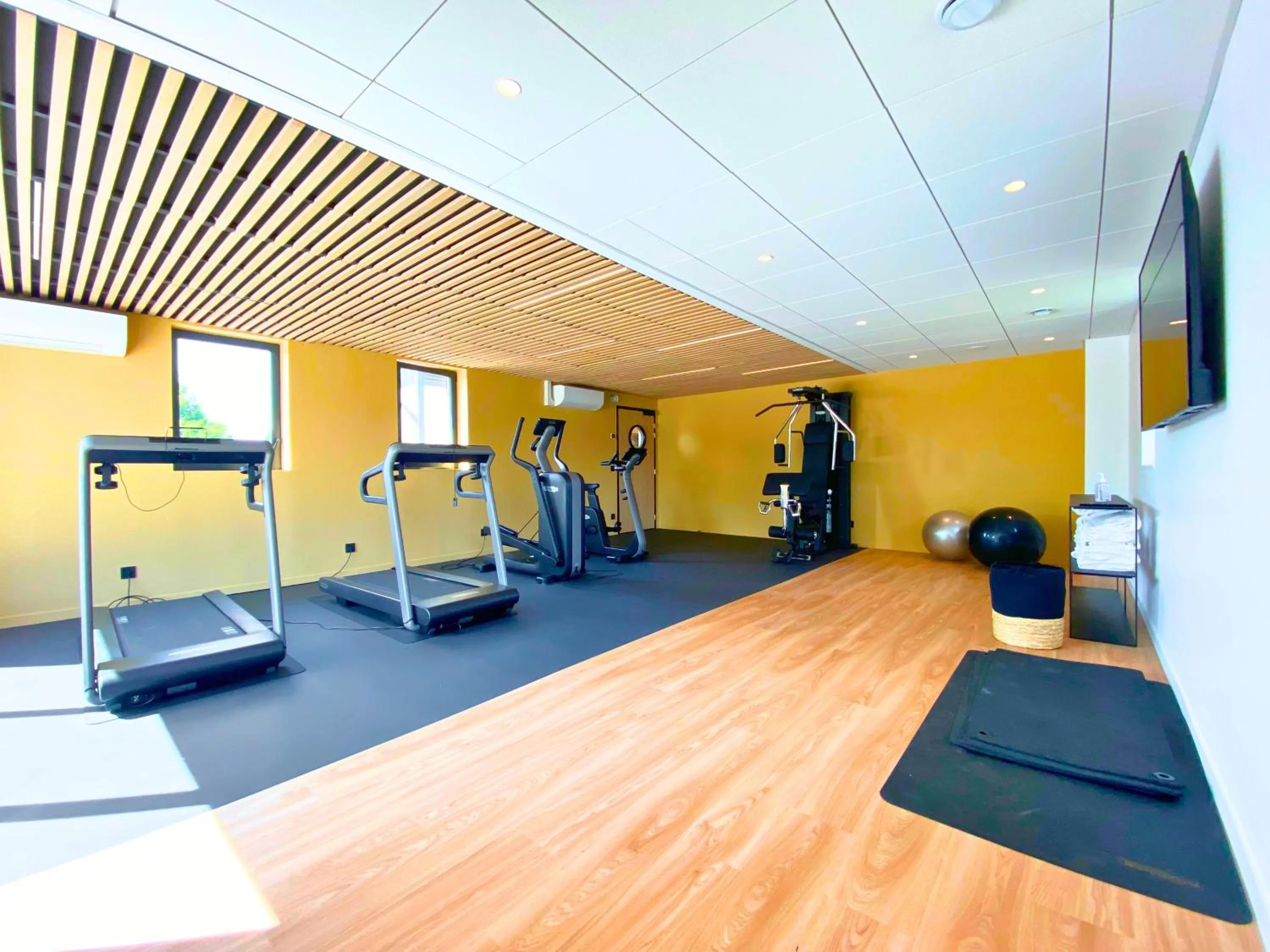 Fitness centre/facilities in Brit Hotel Piscine & Spa - Fougères