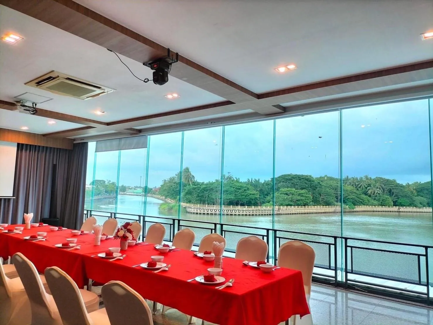 River Hotel Pattani