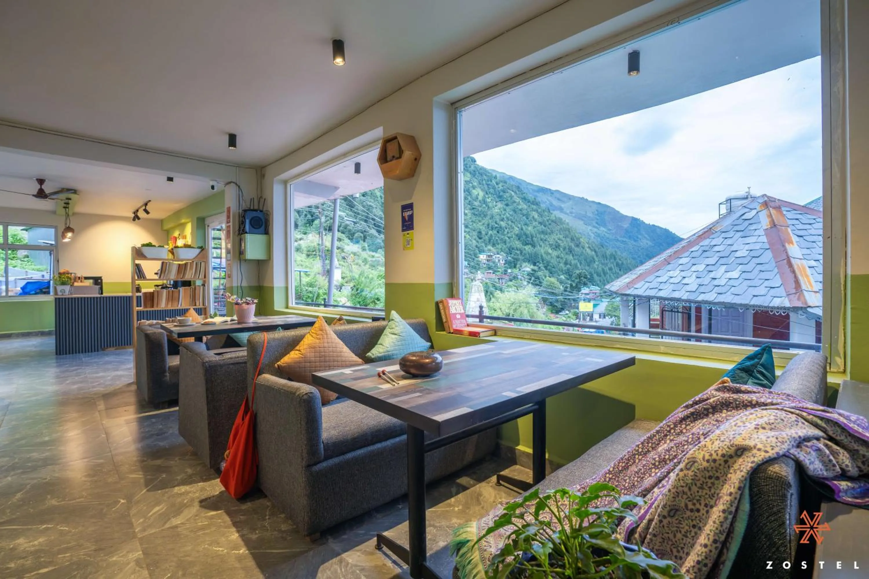 Living room in Zostel Dharamkot