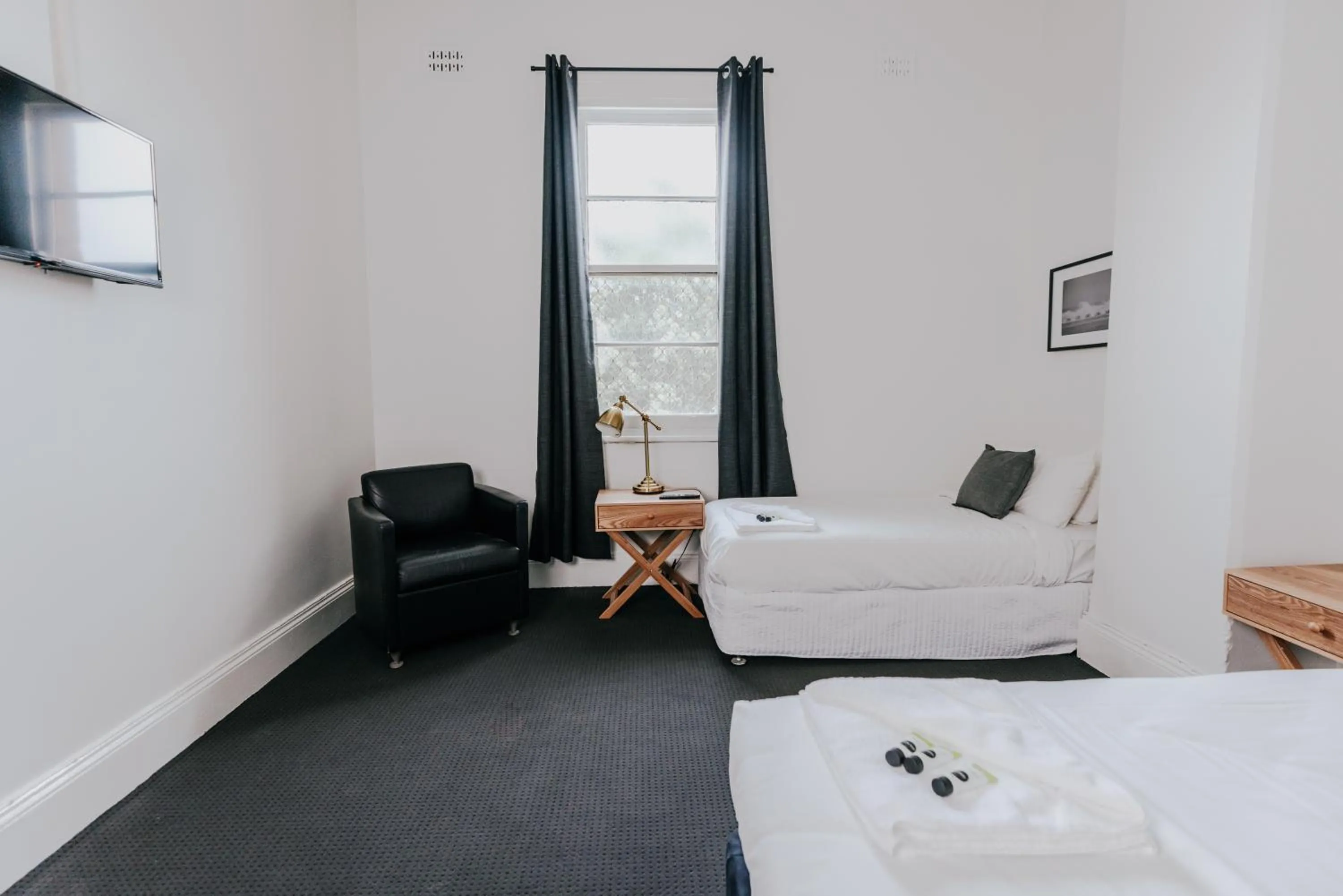 Photo of the whole room, Bed in Holmesville Hotel