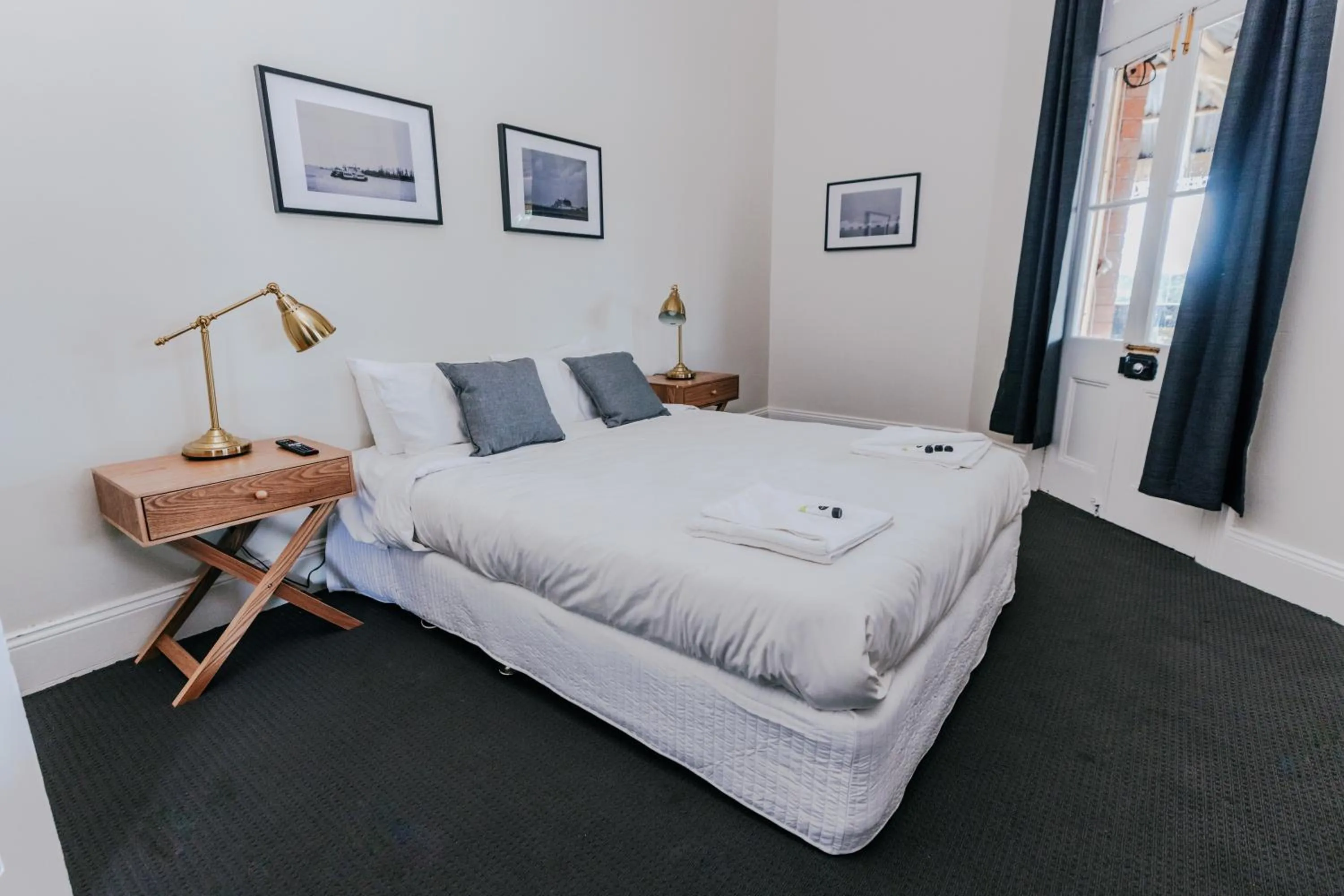 Photo of the whole room, Bed in Holmesville Hotel