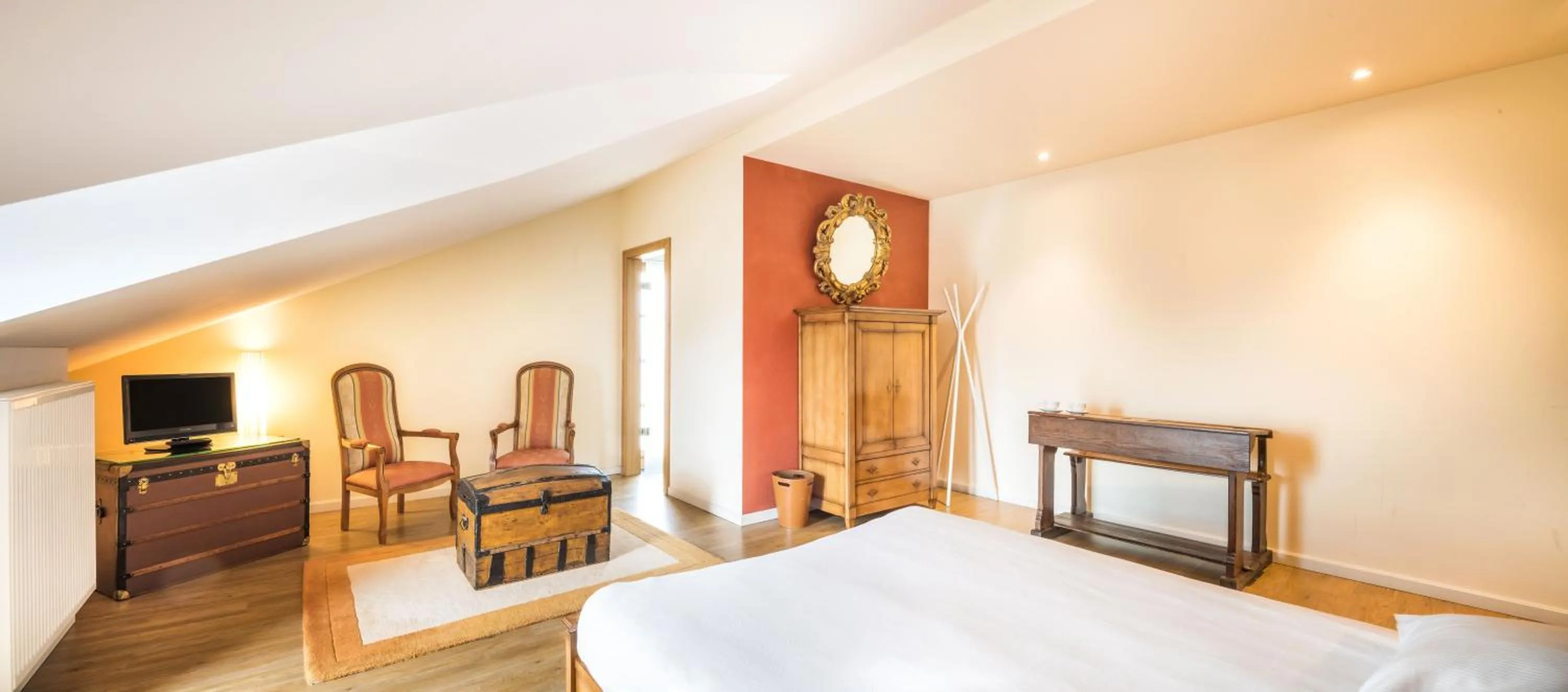 Photo of the whole room, Bed in Auberge Du Relais Postal