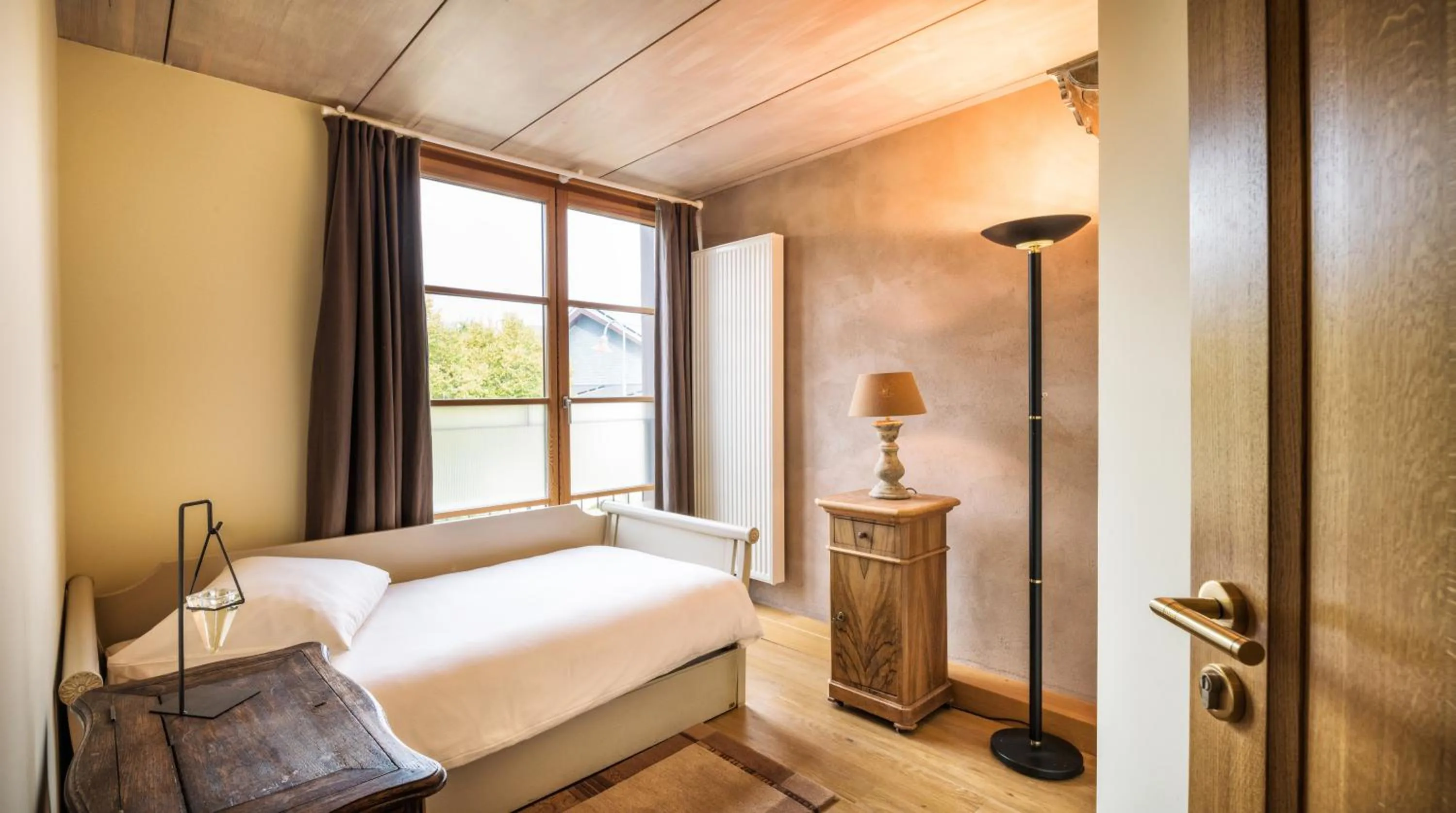 Photo of the whole room, Bed in Auberge Du Relais Postal