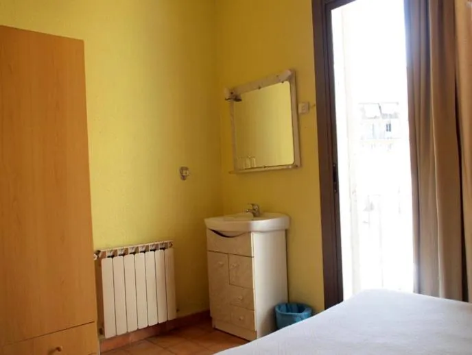 Photo of the whole room, Bed in Hostal Delfos