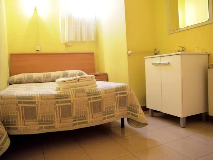 Photo of the whole room, Bed in Hostal Delfos