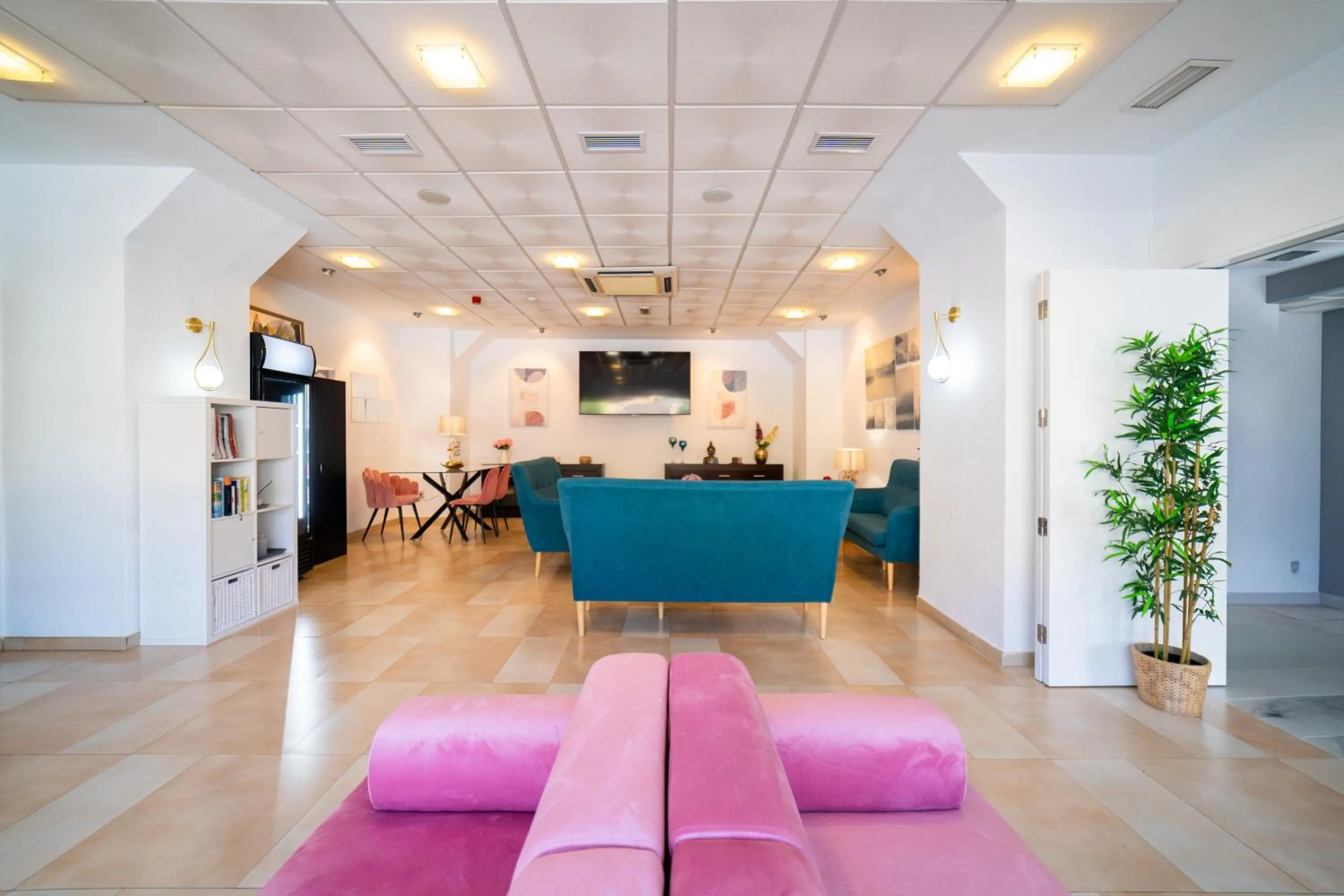 Communal lounge/ TV room in Hotel Puerta de Cazorla