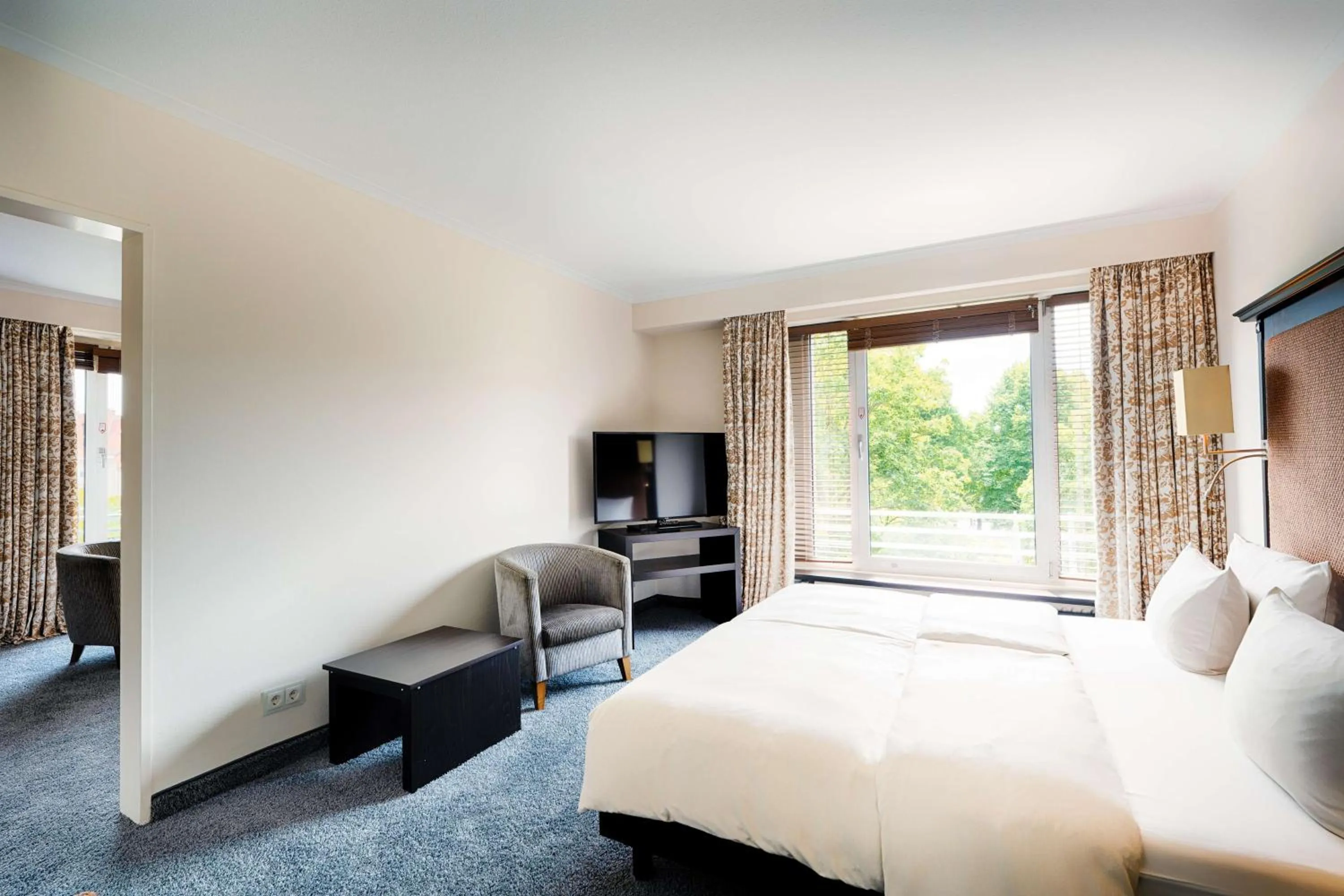 Photo of the whole room, Bed in Radisson Blu Senator Hotel, Lübeck