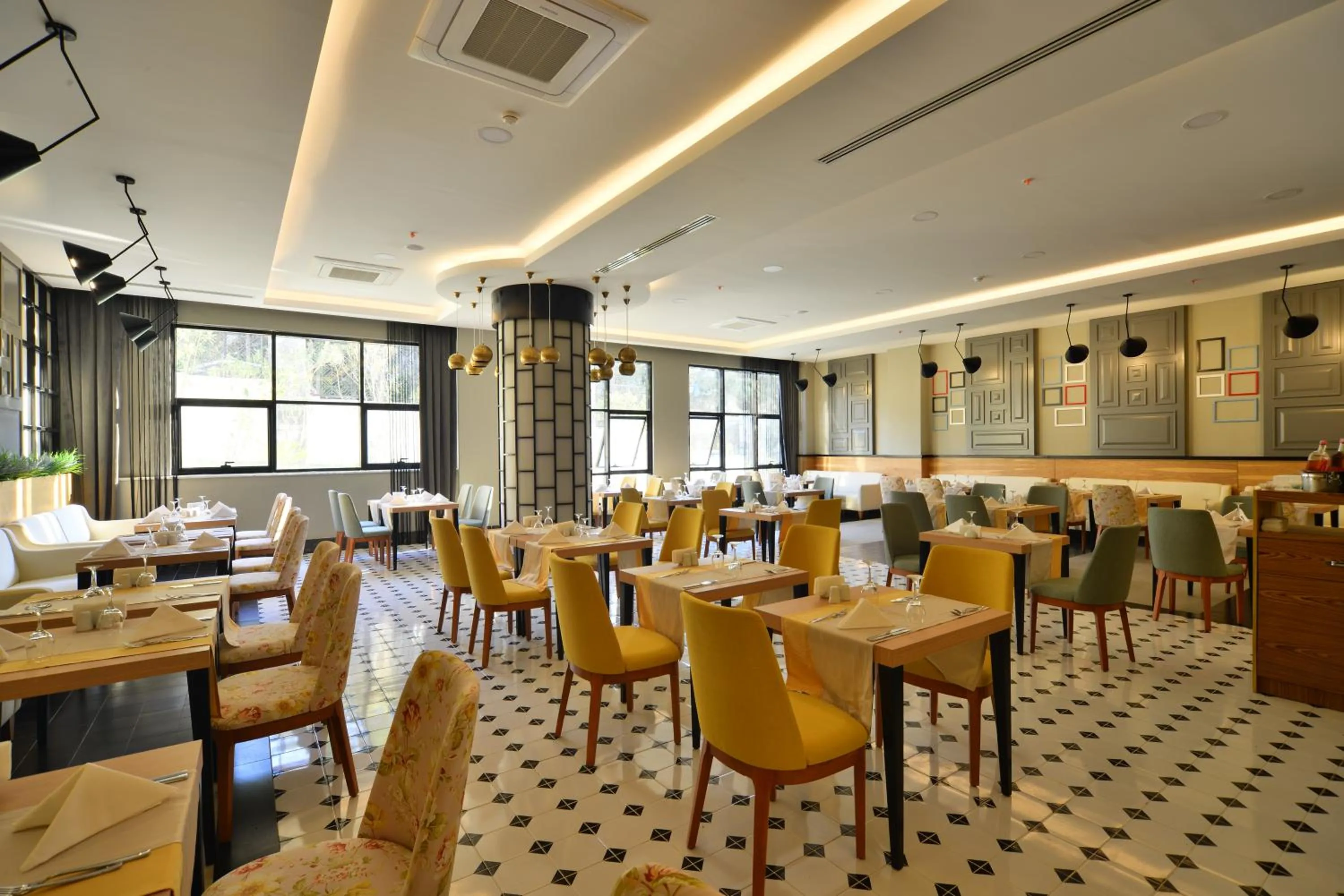 Restaurant/places to eat in Seaden Valentine Resort & Spa