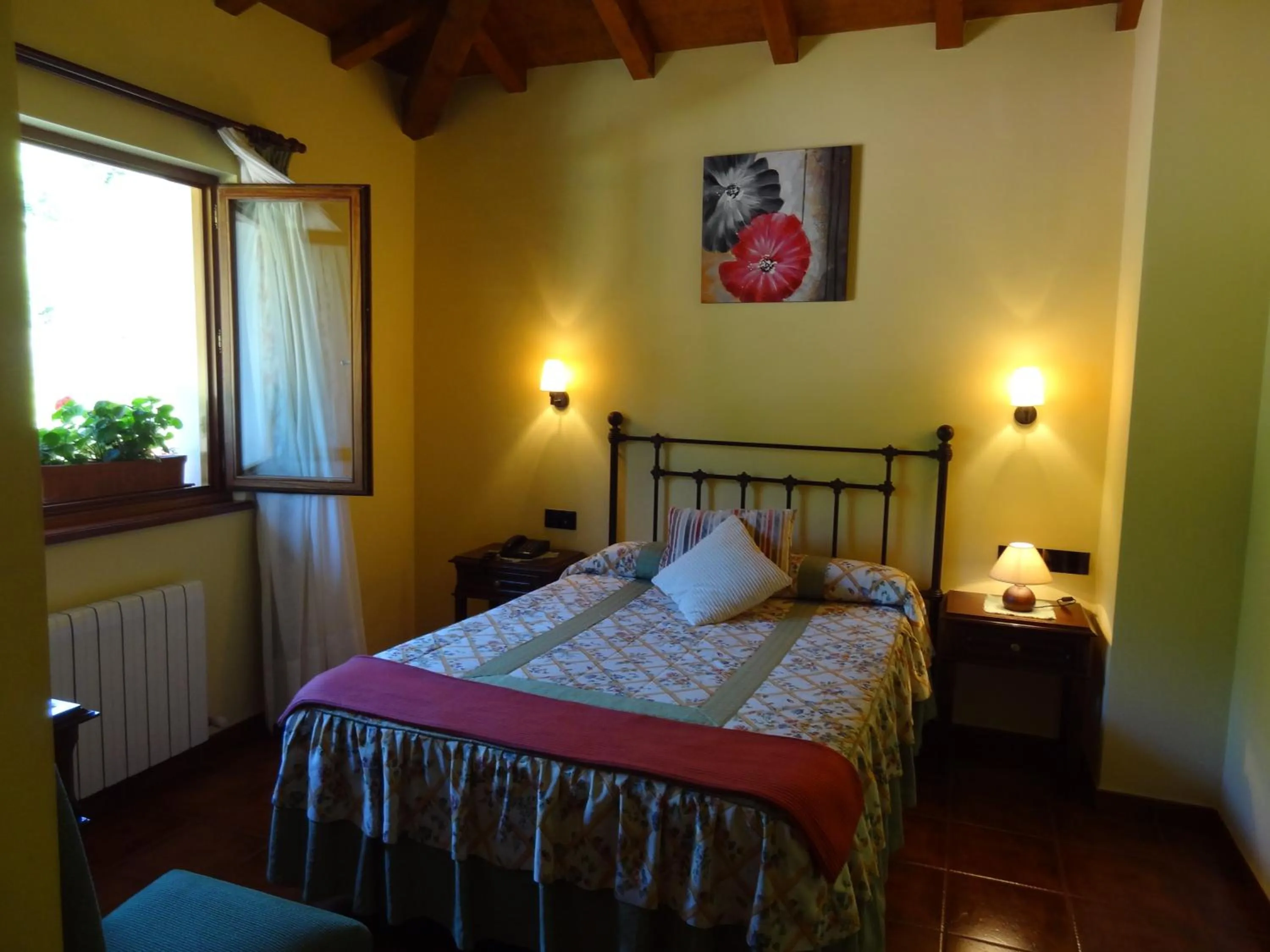 Photo of the whole room, Bed in Hotel La Ercina