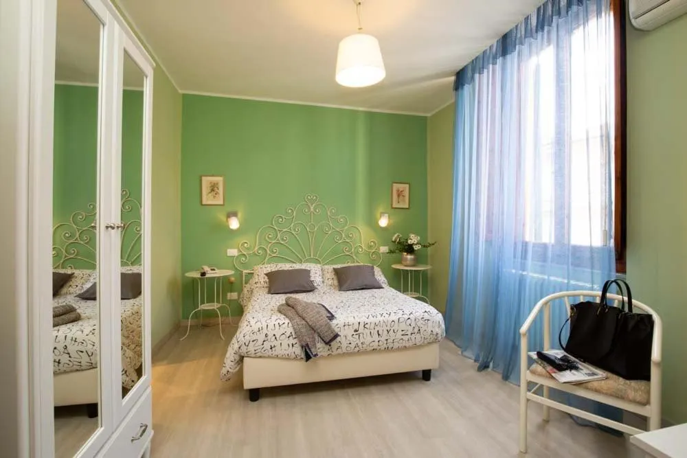 Bed in Albergo Alassio