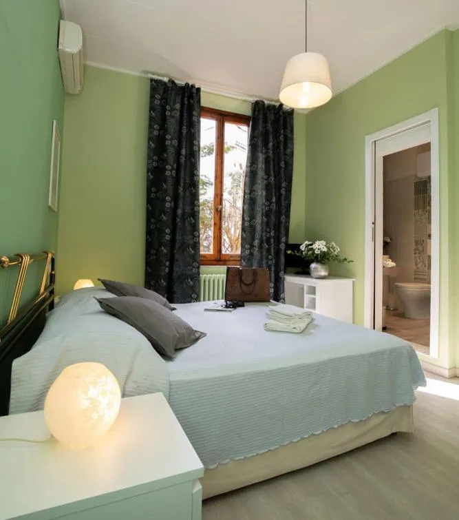 Bed in Albergo Alassio