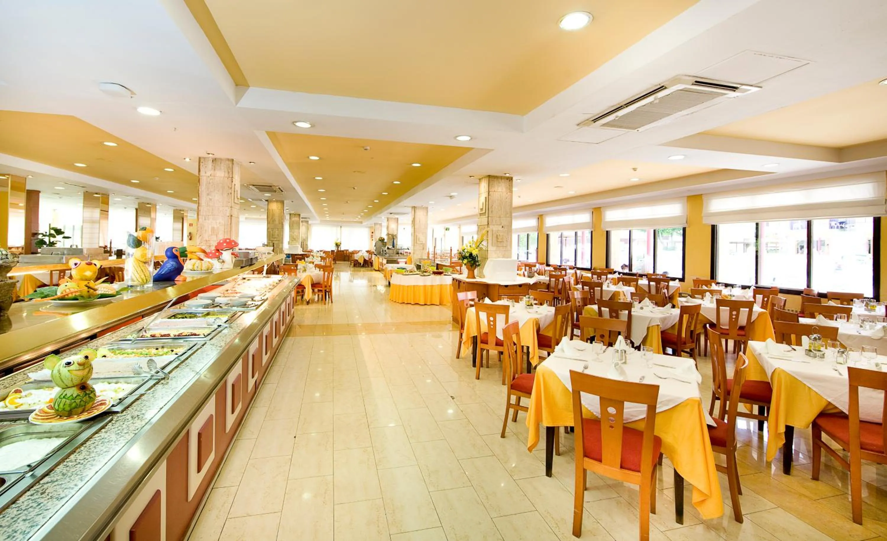 Restaurant/places to eat in Hotel Monarque Cendrillón