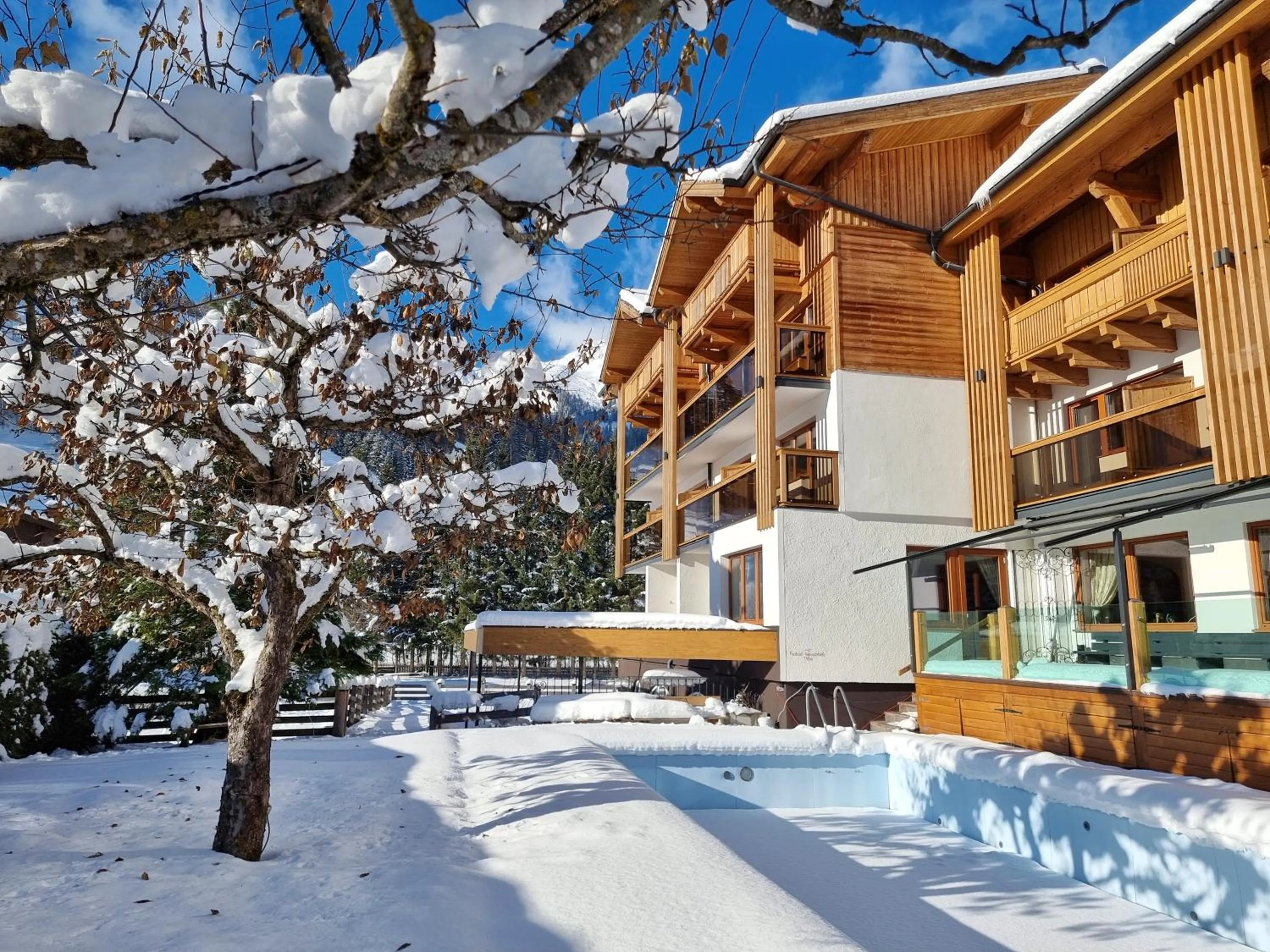 Facade/entrance in Hotel Alpina