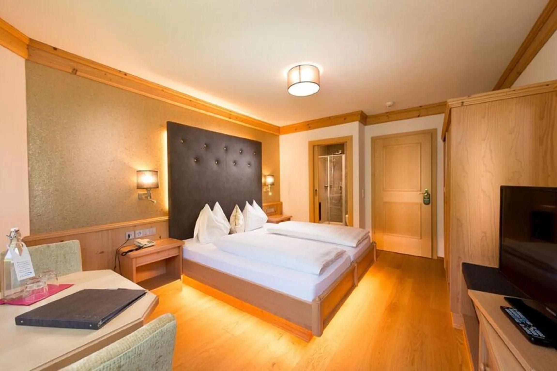 Photo of the whole room, Bed in Hotel Alpina