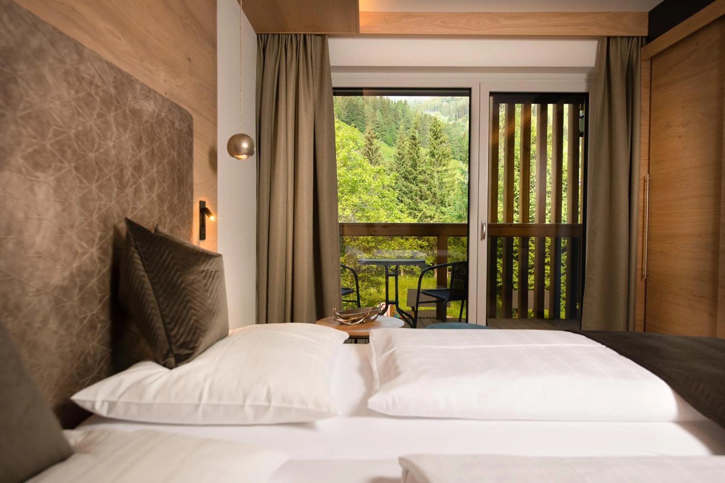 Bedroom, Bed in Hotel Alpina