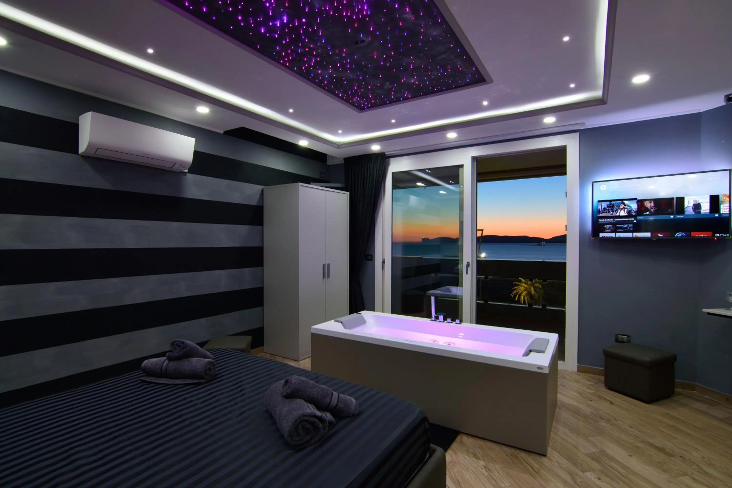 Living room, Bed in Starry Sky Charming House