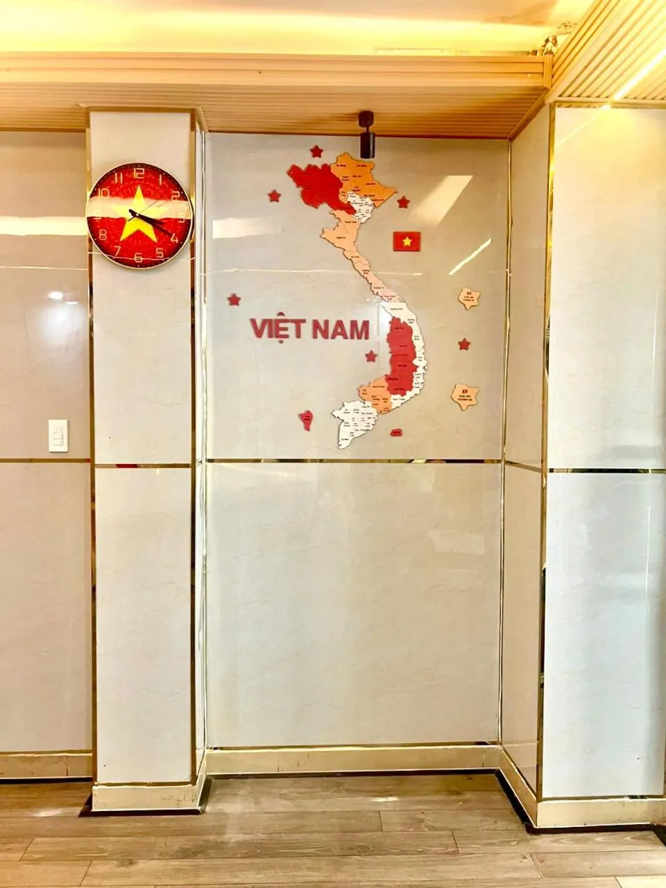 Communal lounge/ TV room in Meraki Hotel