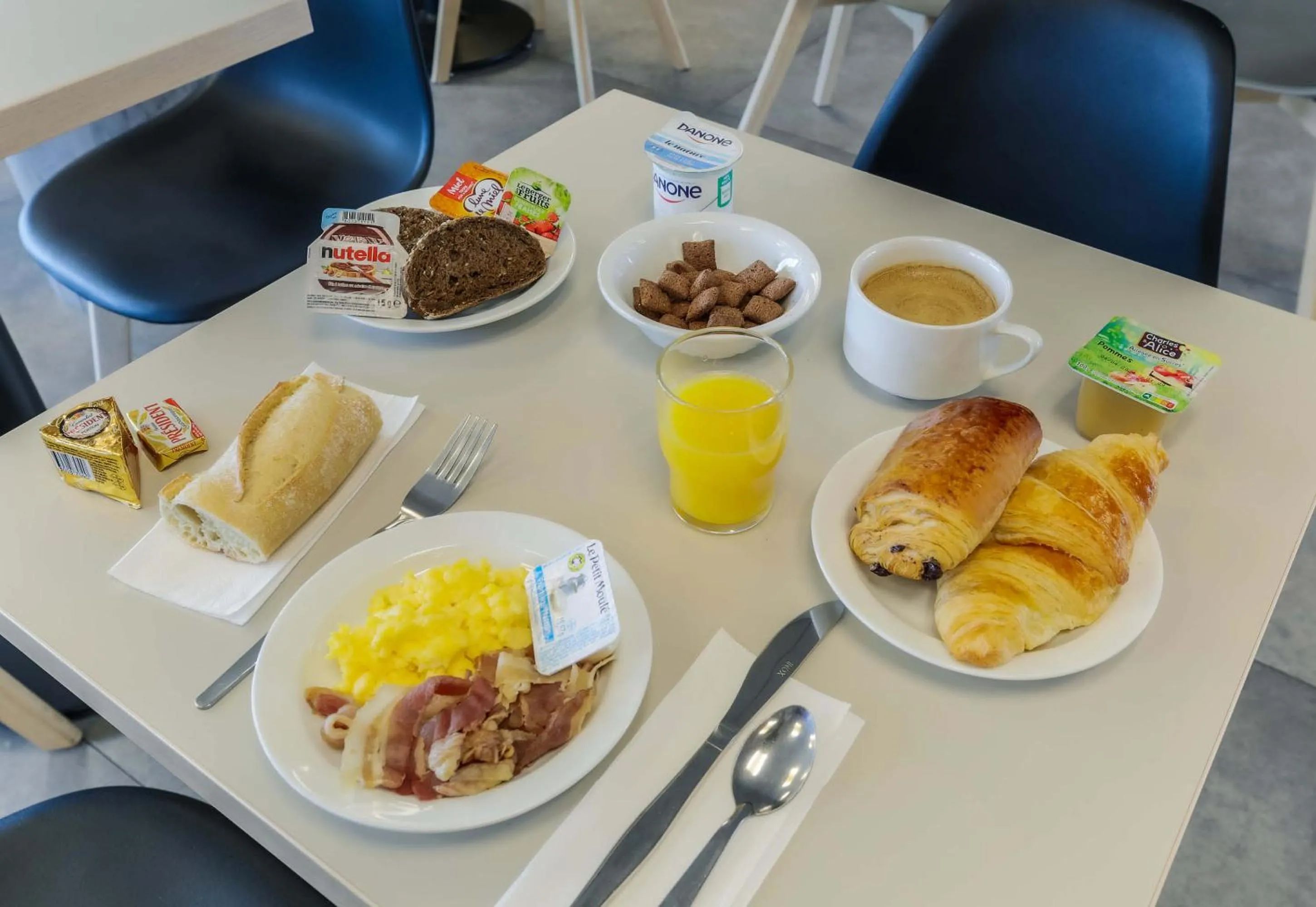 Breakfast in B&B HOTEL Longwy Porte du Luxembourg