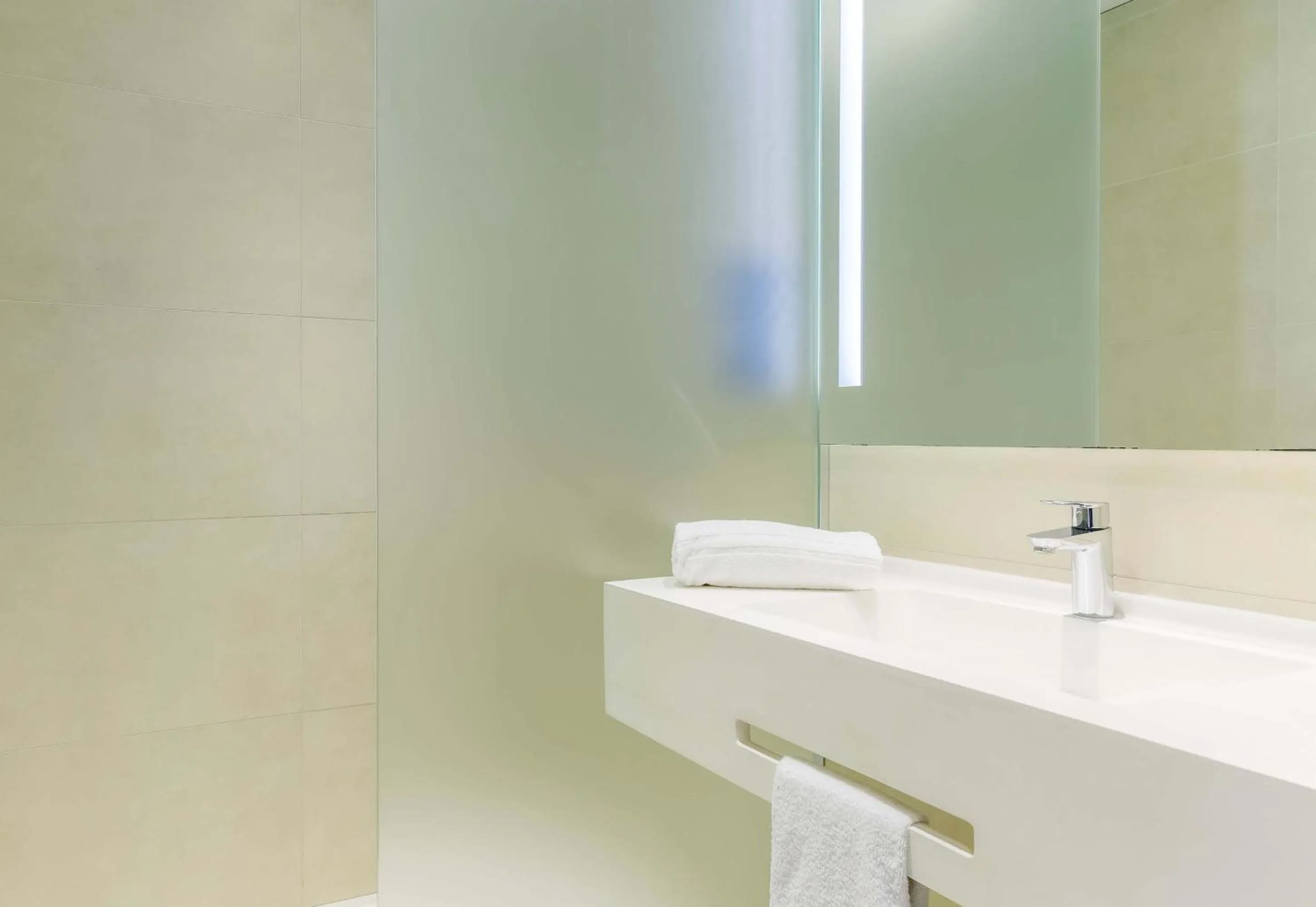 Bathroom in B&B HOTEL Longwy Porte du Luxembourg