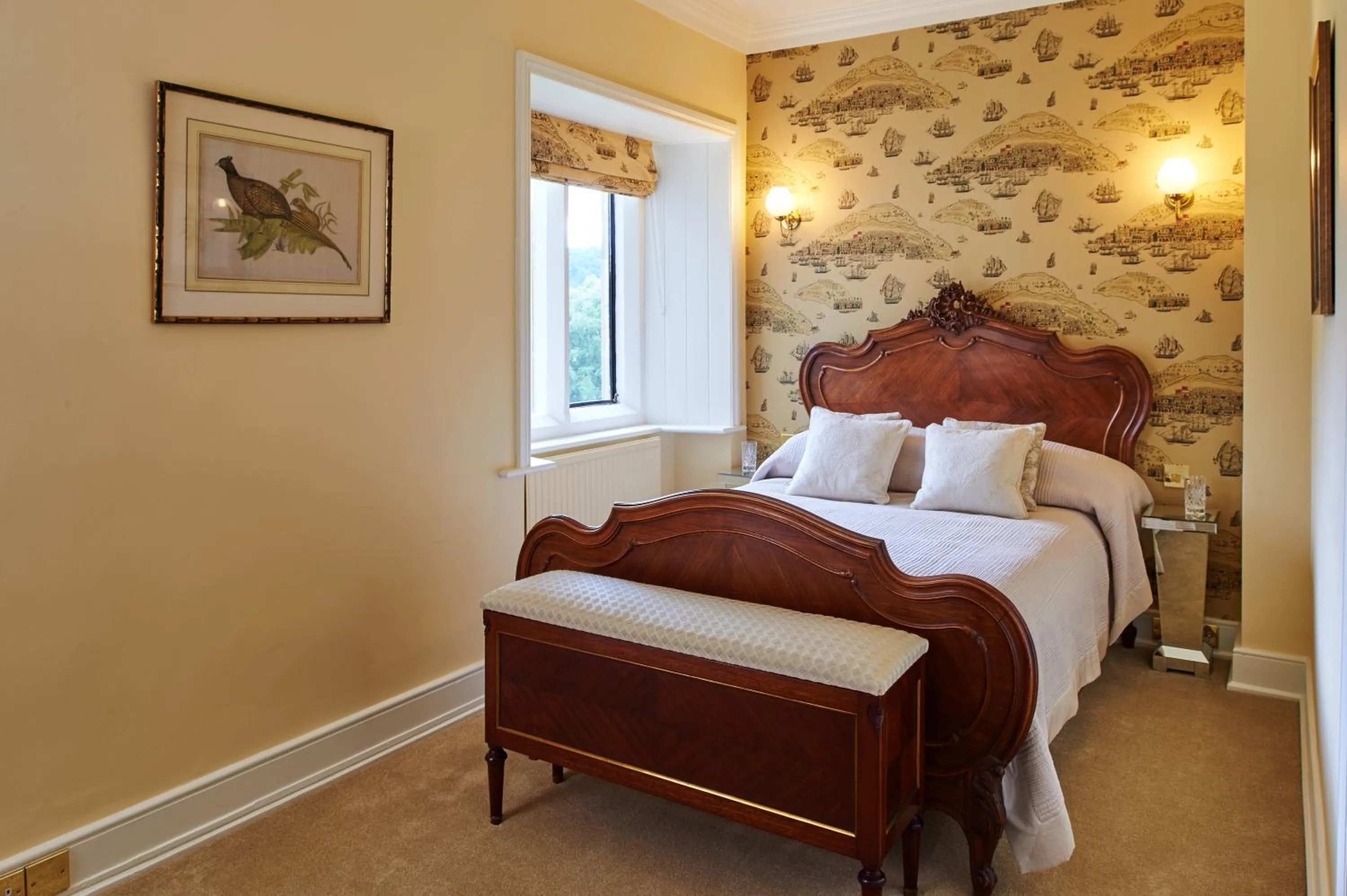 Shower, Bed in Palé Hall