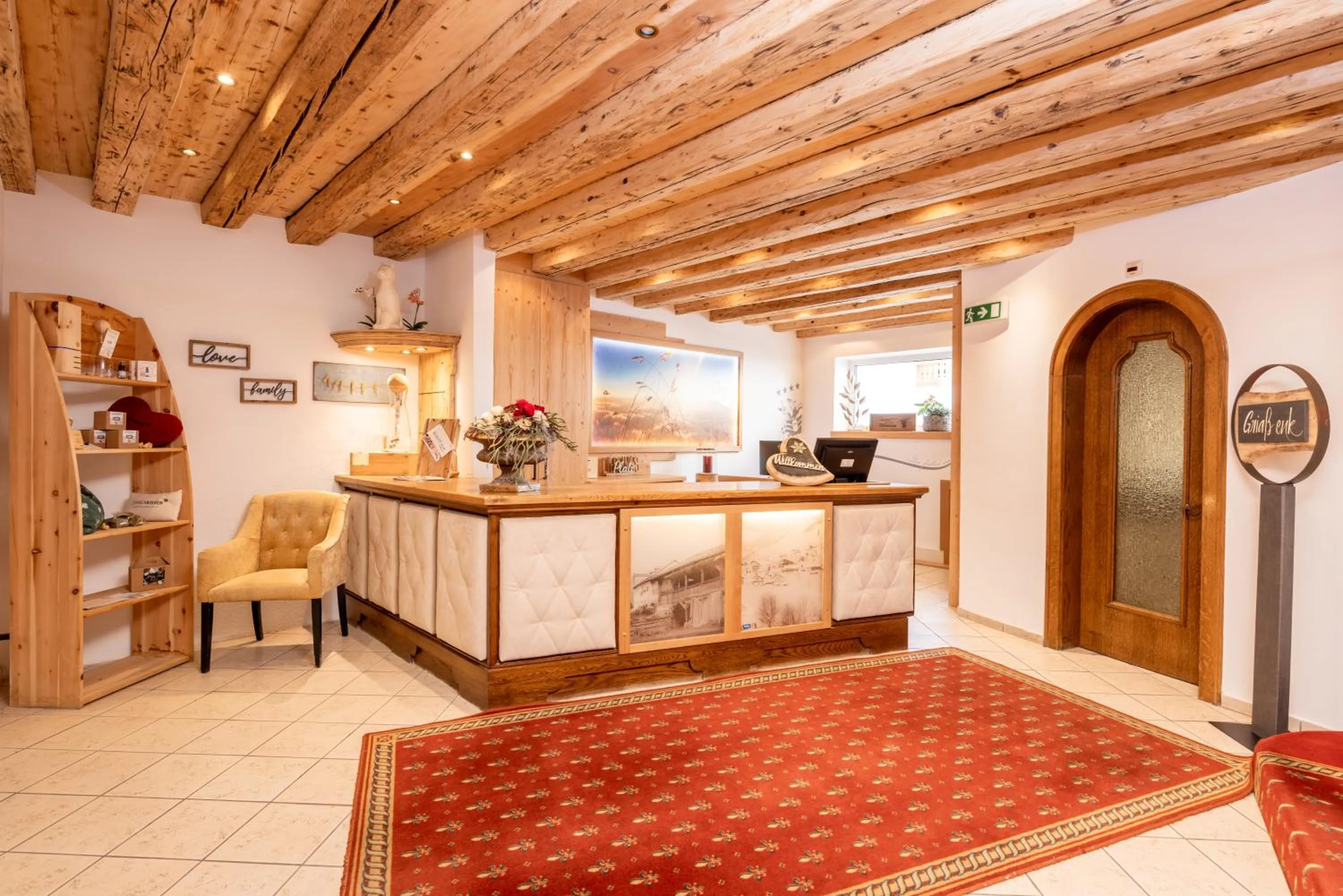 Lobby or reception in Beauty & Wellness Hotel Tirolerhof