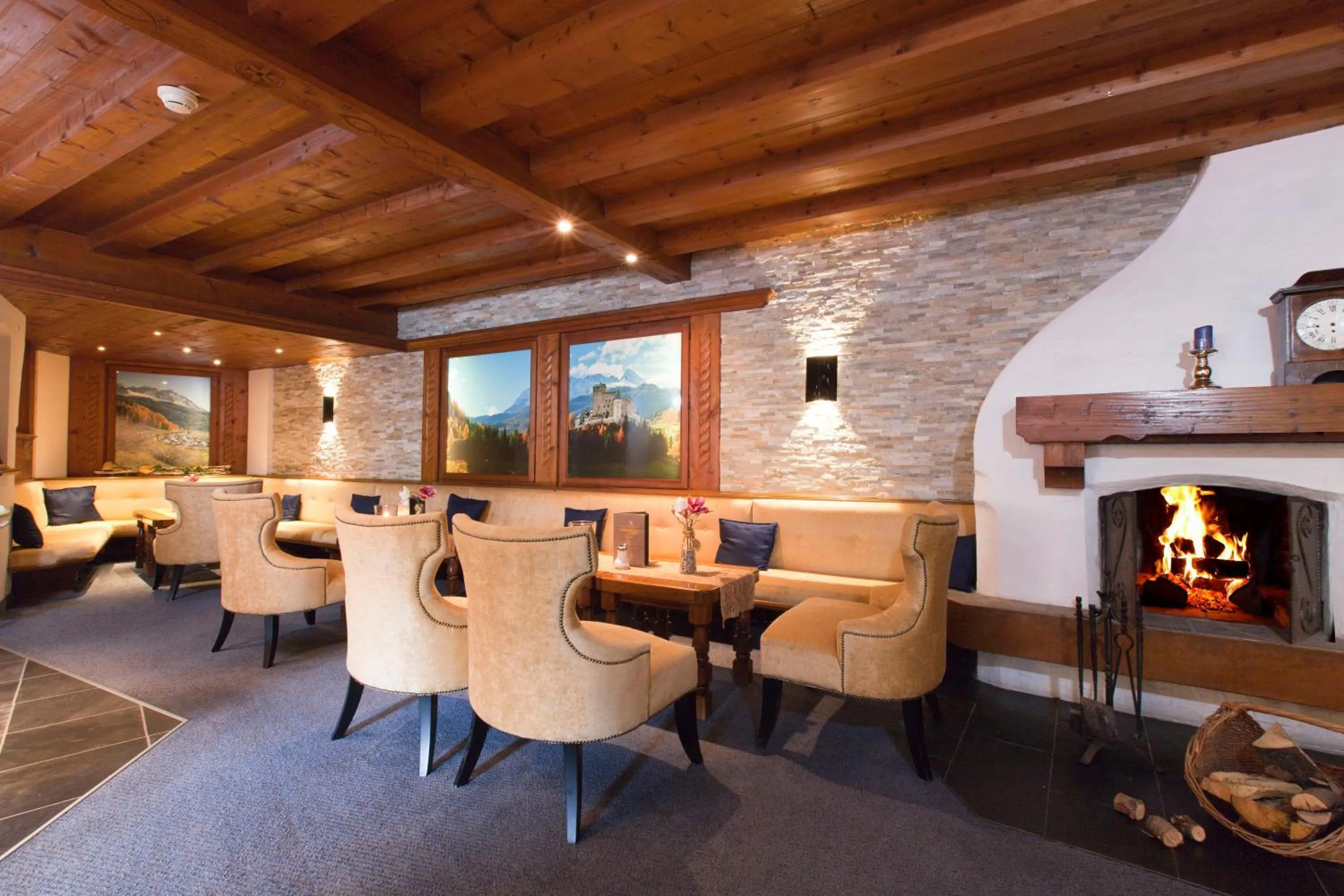 Lounge or bar in Beauty & Wellness Hotel Tirolerhof