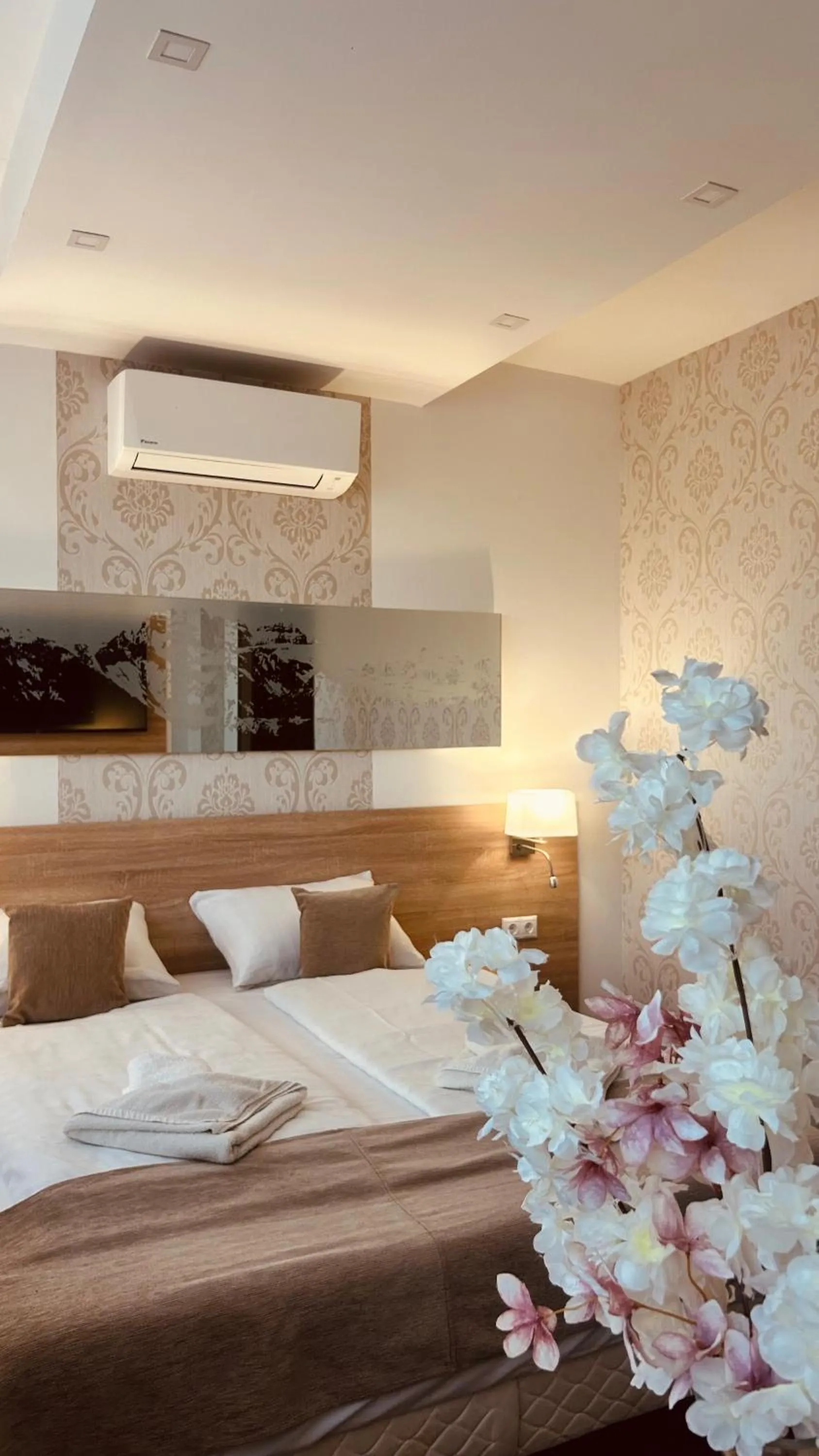 air conditioner, Bed in Öreg-tó Hotel és Rendezvénytér