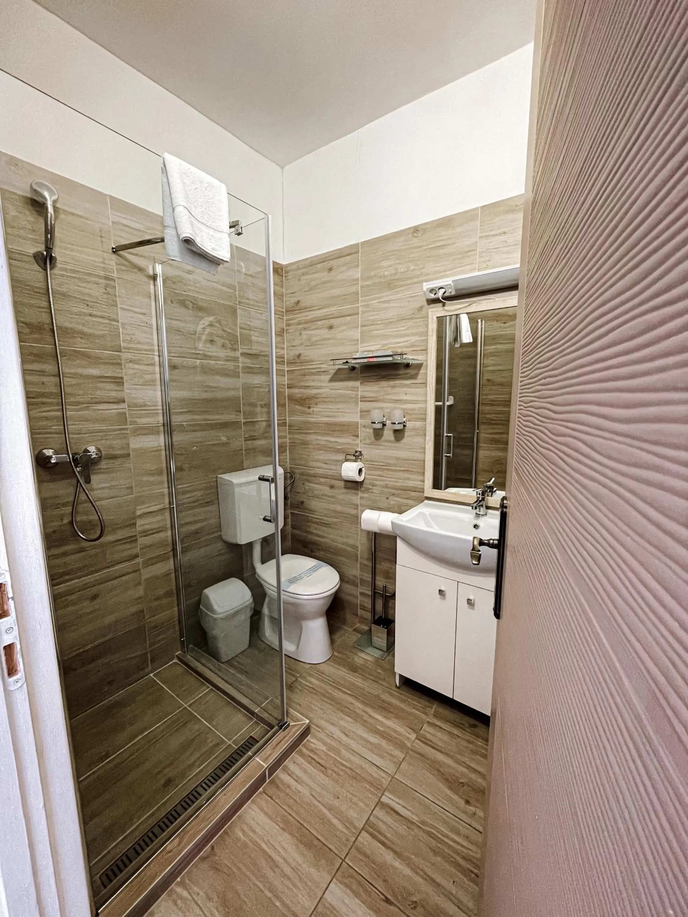 Bathroom in Öreg-tó Hotel és Rendezvénytér