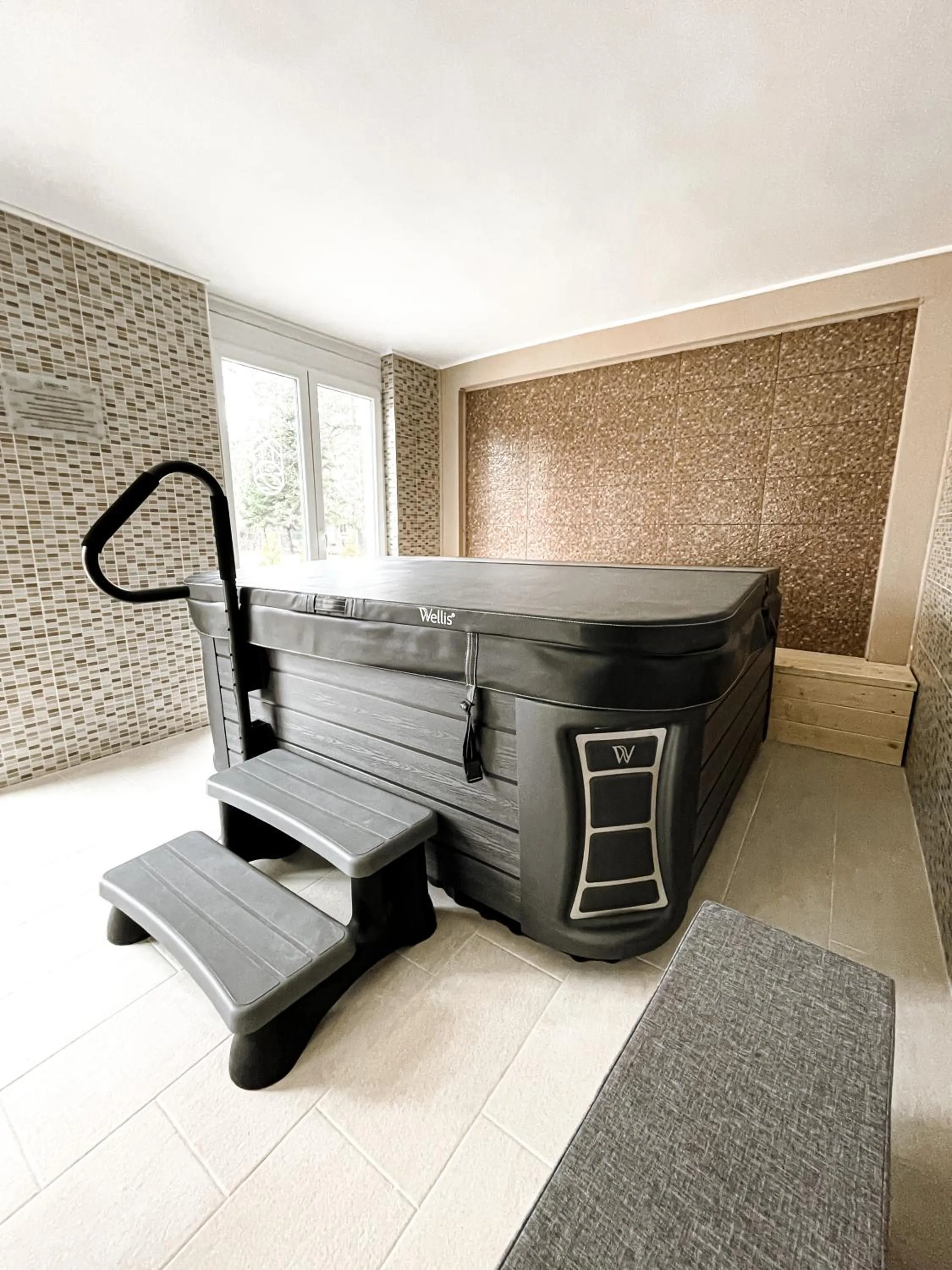 Hot Tub in Öreg-tó Hotel és Rendezvénytér