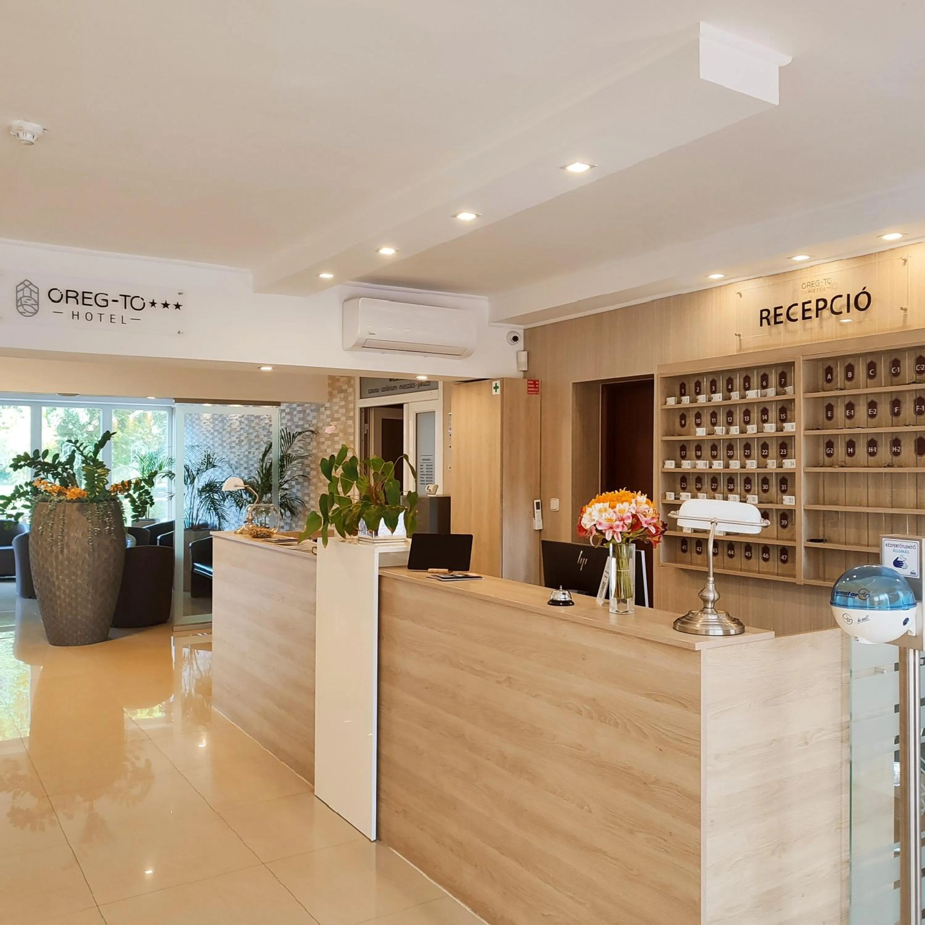 Lobby or reception in Öreg-tó Hotel és Rendezvénytér