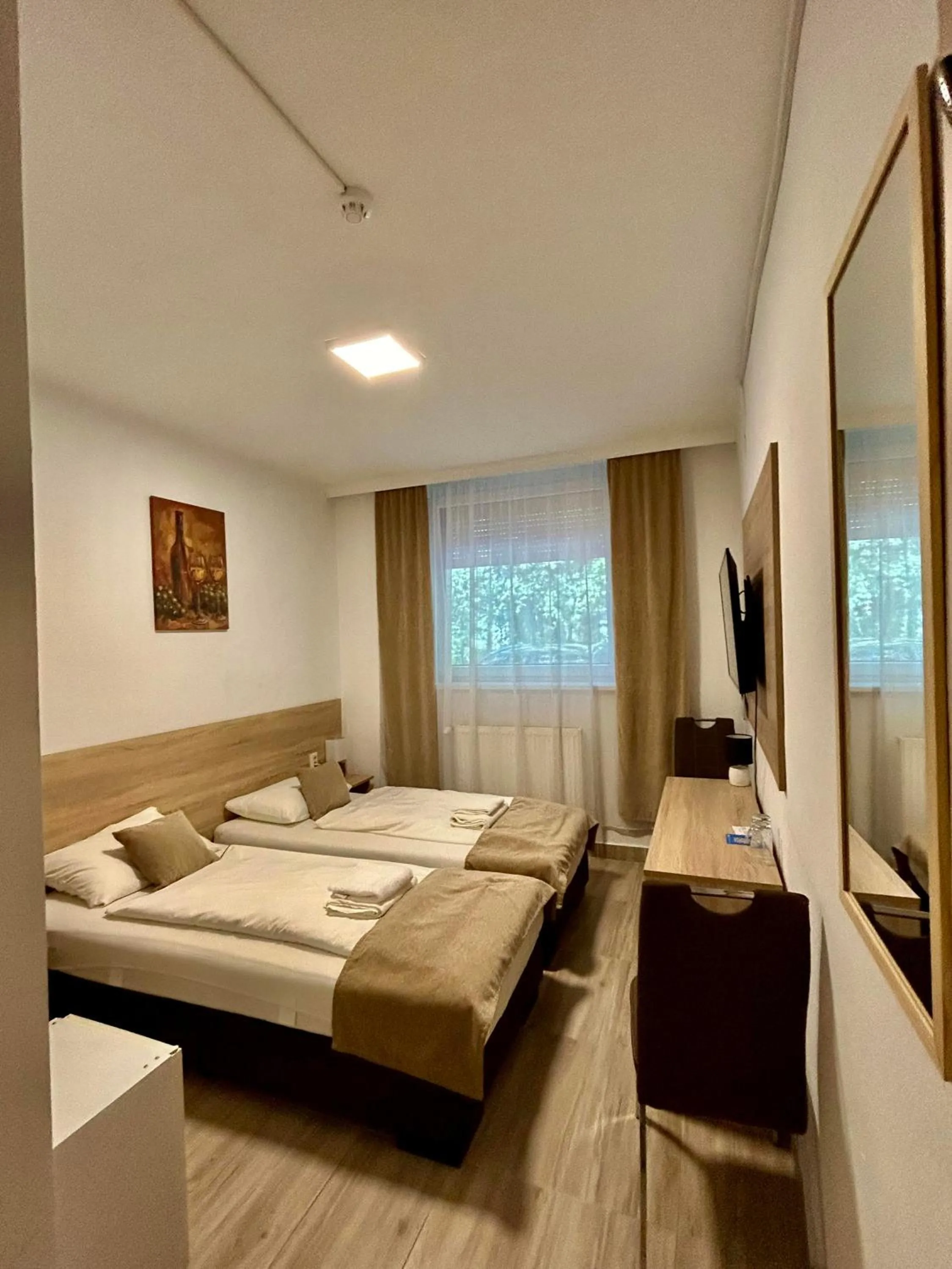 Bed in Öreg-tó Hotel és Rendezvénytér