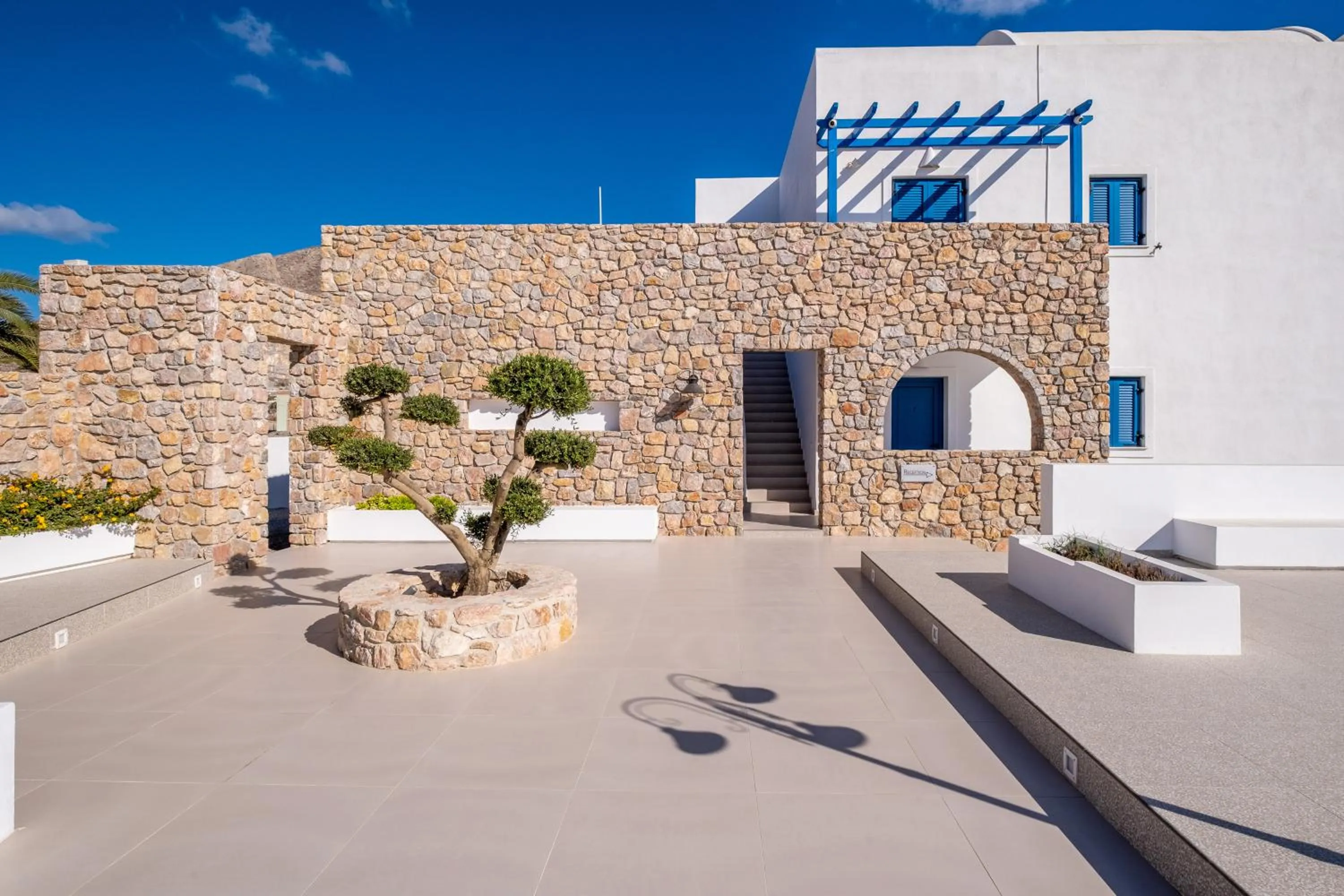 Facade/entrance in Margarenia