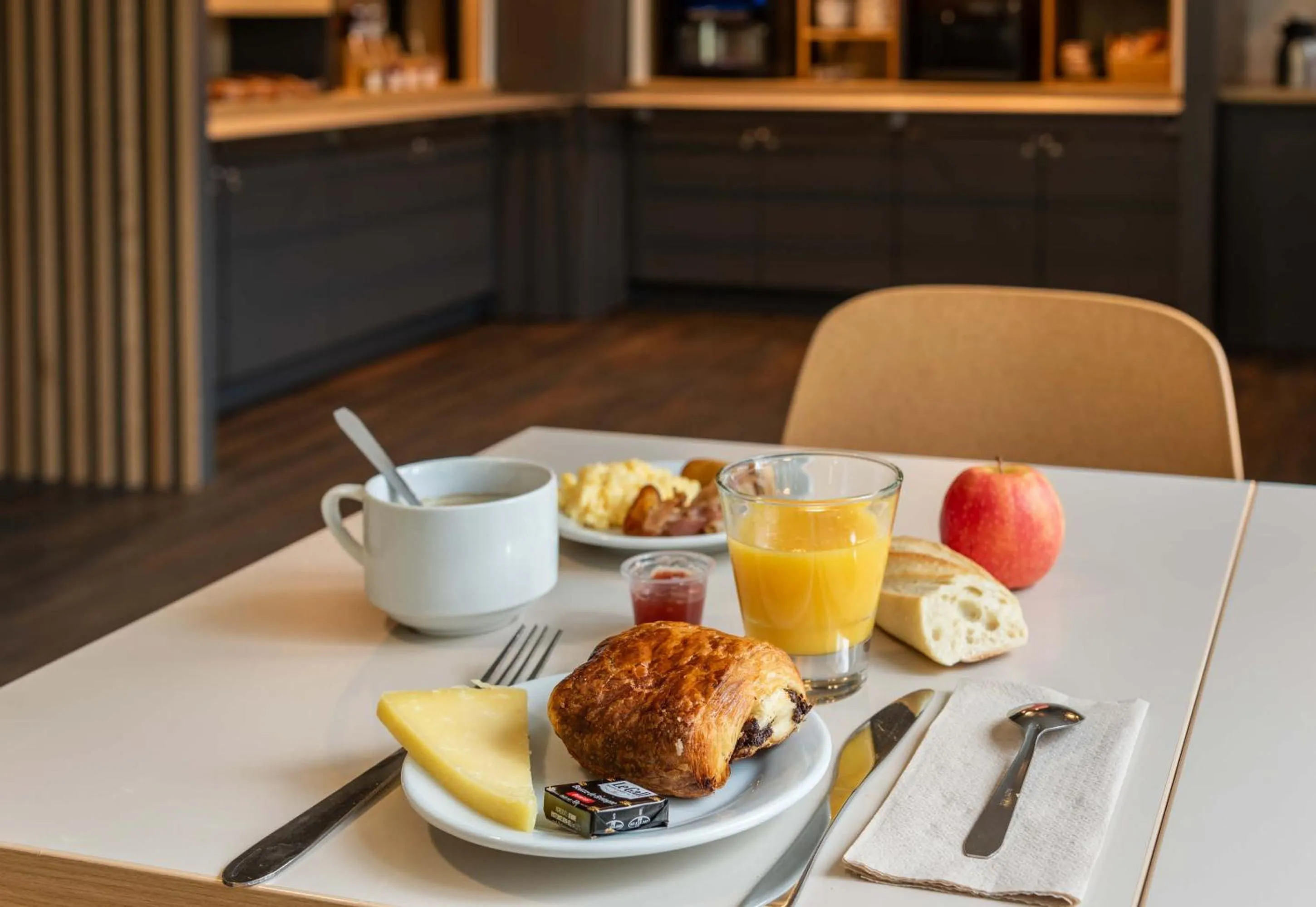 Buffet breakfast in B&B HOTEL Montpellier Vendargues