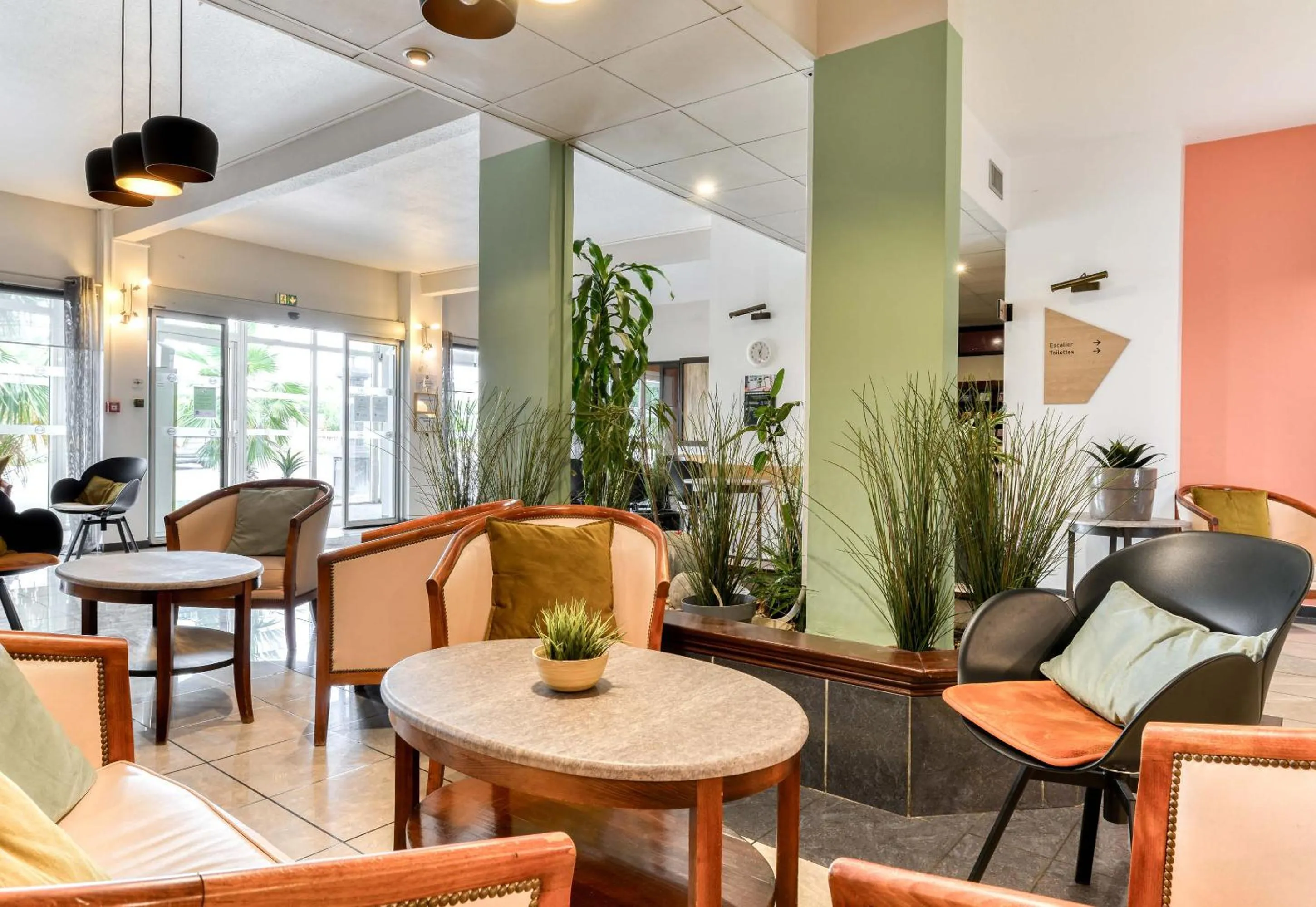 Seating area in B&B HOTEL Montpellier Vendargues